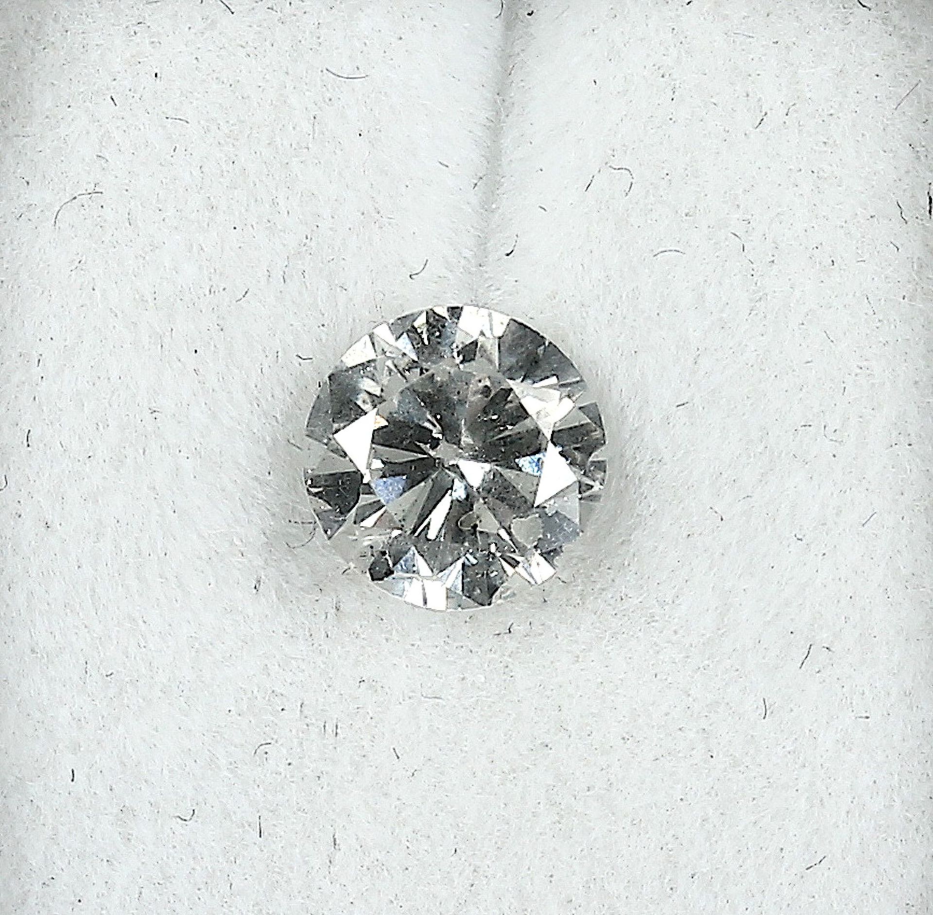 Loser Brillant, ca. 0.92 ct Weiß/p1, kl. Ausbruch an Rundiste Schätzpreis: 4500, - EURLoose