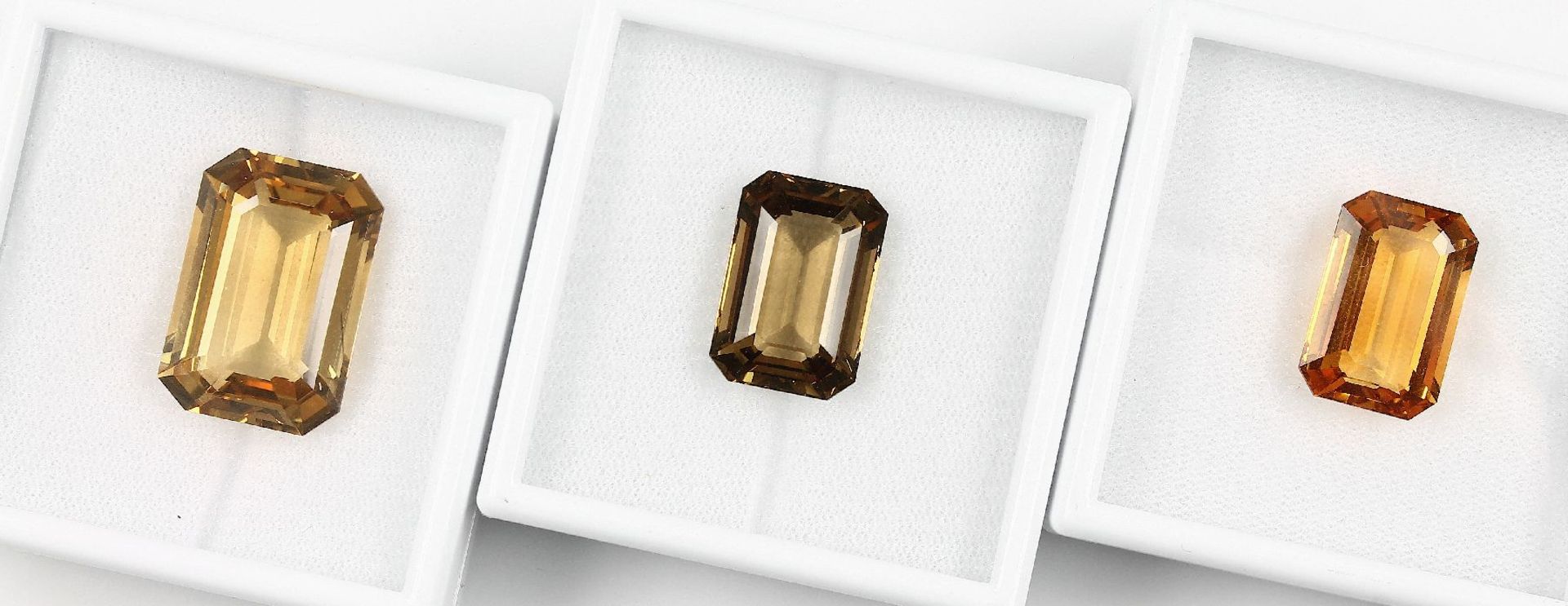 Lot 3 lose Citrine, zus. ca. 60.4 ct, achteckig facett., versch. Größen Schätzpreis: 870, - EURLot 3