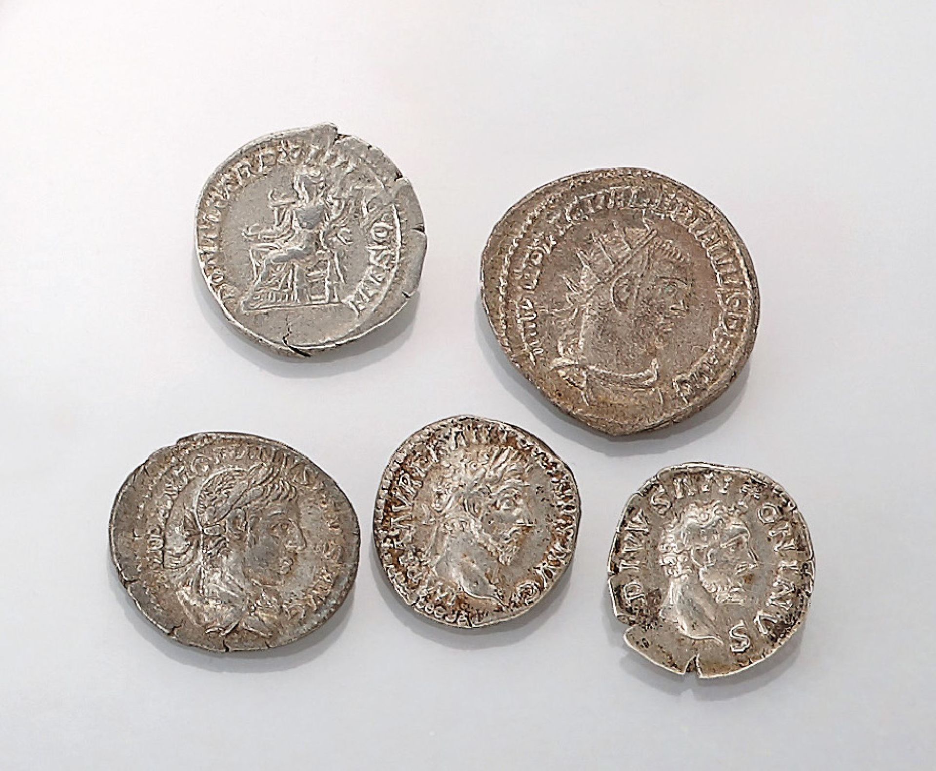 Konvolut 5 Silbermünzen, Denare, Rom, best. aus: 1 x Marc Aurel, IMP M AVREL ANTONINVS AVG, 1 x