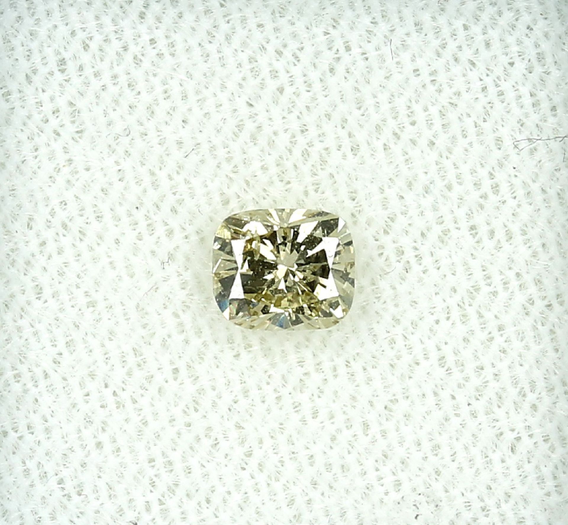 Loser Diamant, 0.55 ct Natural fancy Yellow/si2, Kissenschliff, mit GIA-Expertise Schätzpreis: 1823,