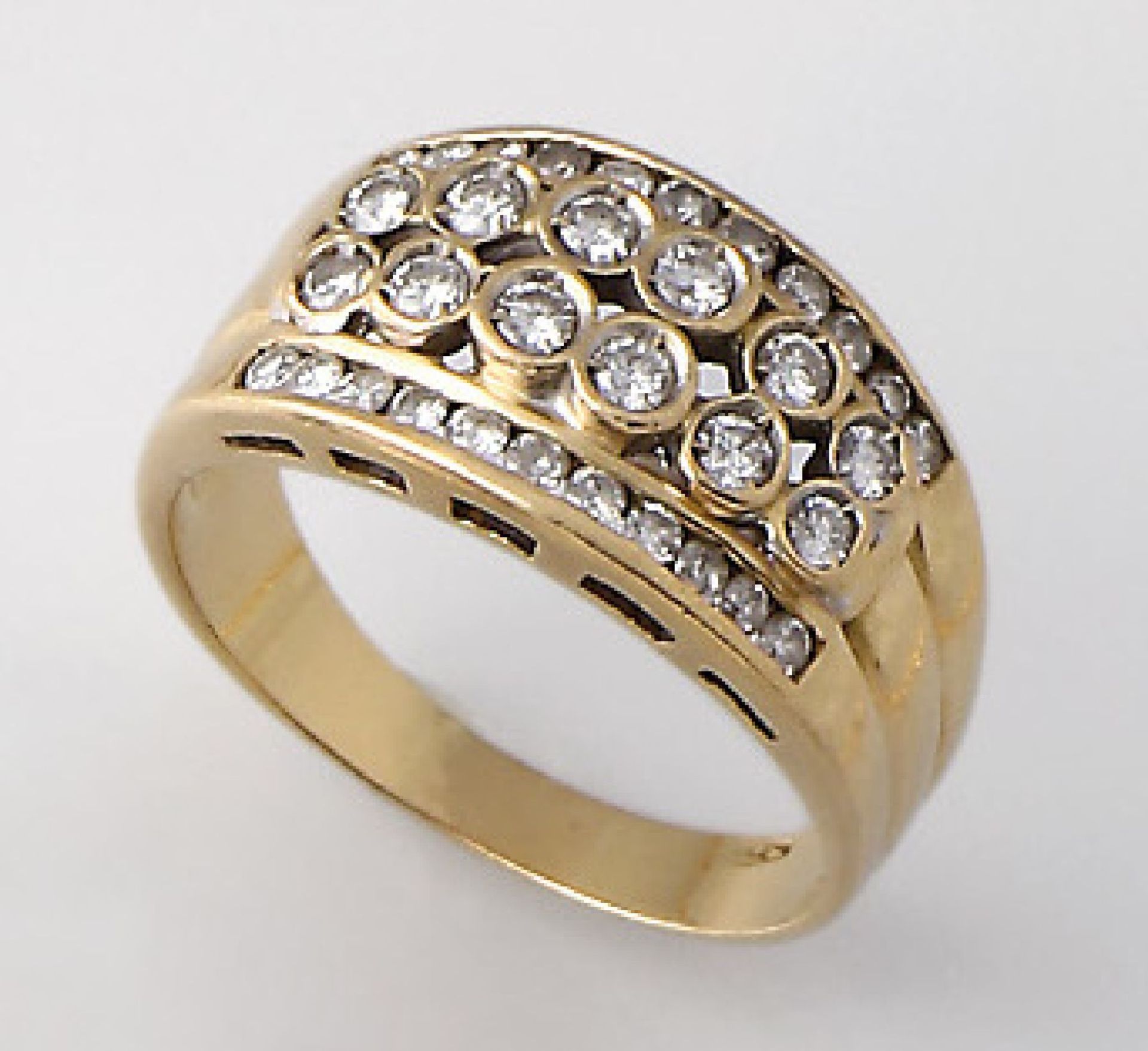 18 kt Gold Ring mit Brillanten, GG 750/000,Brillanten zus. ca. 1 ct Weiß/si-p1, z.T. erhaben bzw. im