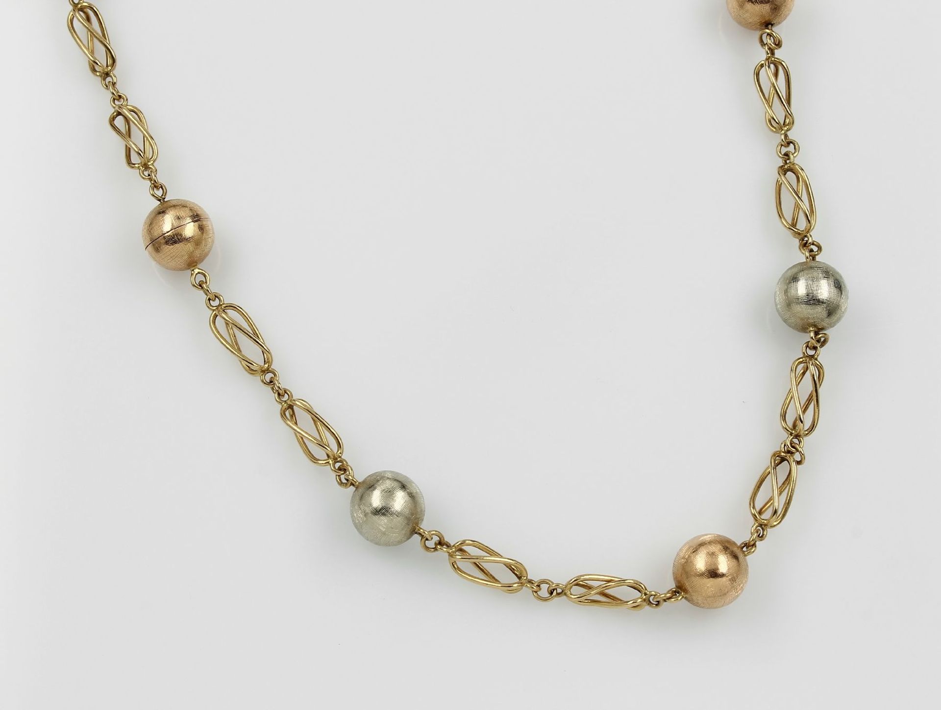 18 kt Gold Kugelcollier, GG/WG/RG 750/000, Kugeln gebürstet, L. ca. 114 cm, endlos, ca. 74 g18 kt