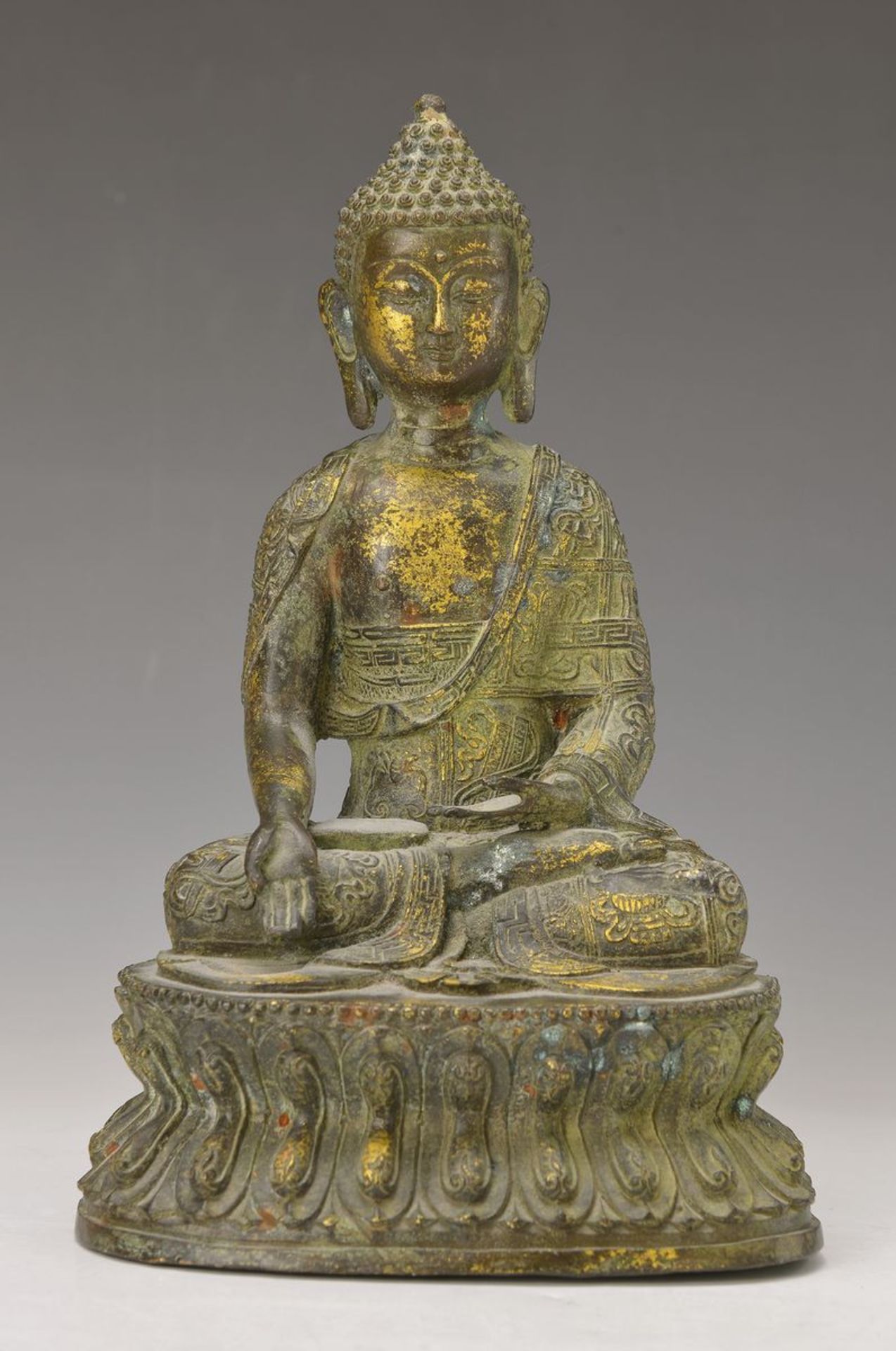 Buddha, Thailand, 2.H. 19.Jh., Bronze, grüne Patina, Reste alter Goldfassung, mit Bhumisparsha