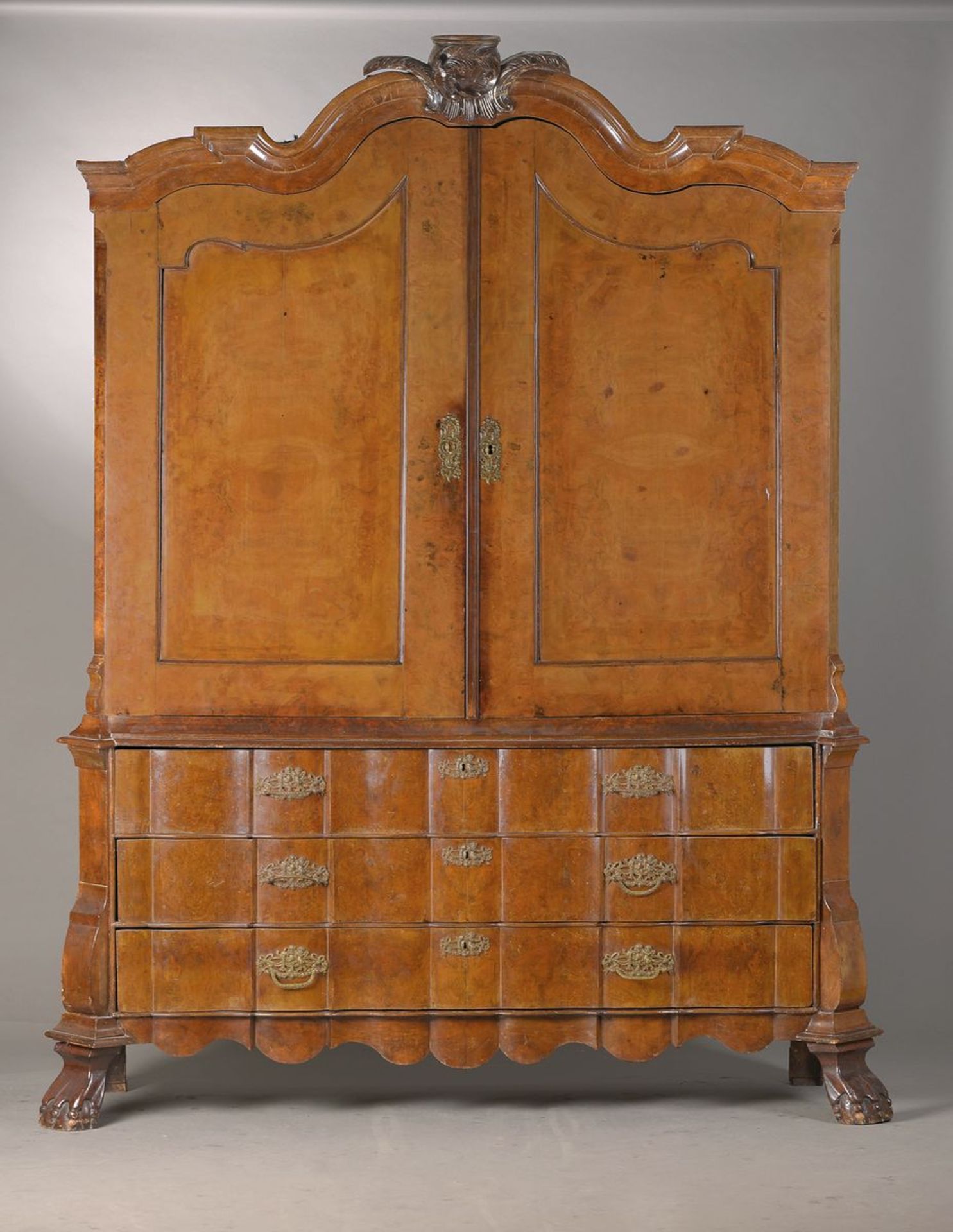 Kabinettschrank/Vielzweckmöbel, Holland, um 1770, Korpus massiv Eiche, Front und Seiten Nußbaum