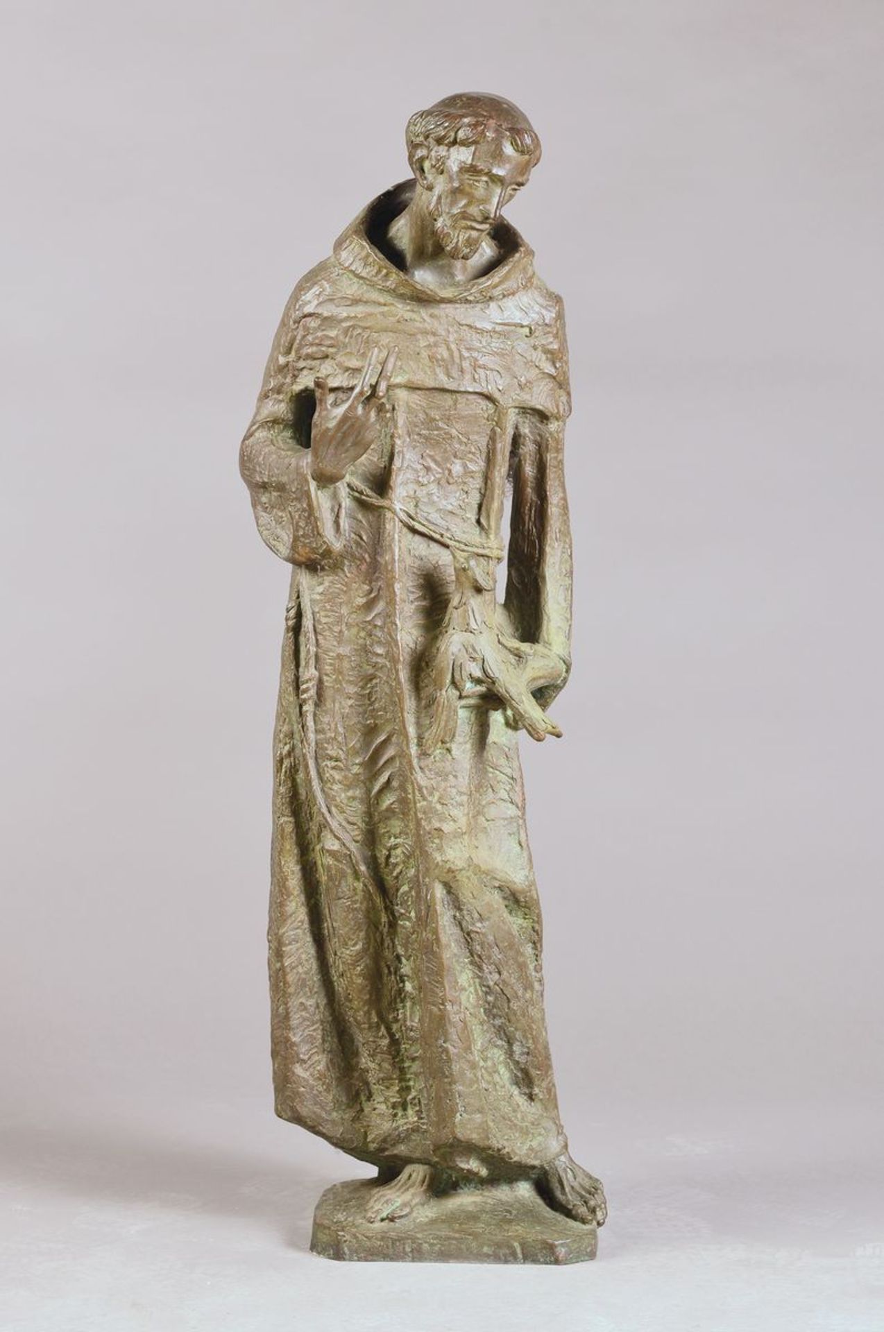 Skulptur des Hl. Franz von Assisi, deutsch, Mitte 20. Jh., Bronze, dargestellt im Mönchsgewand mit