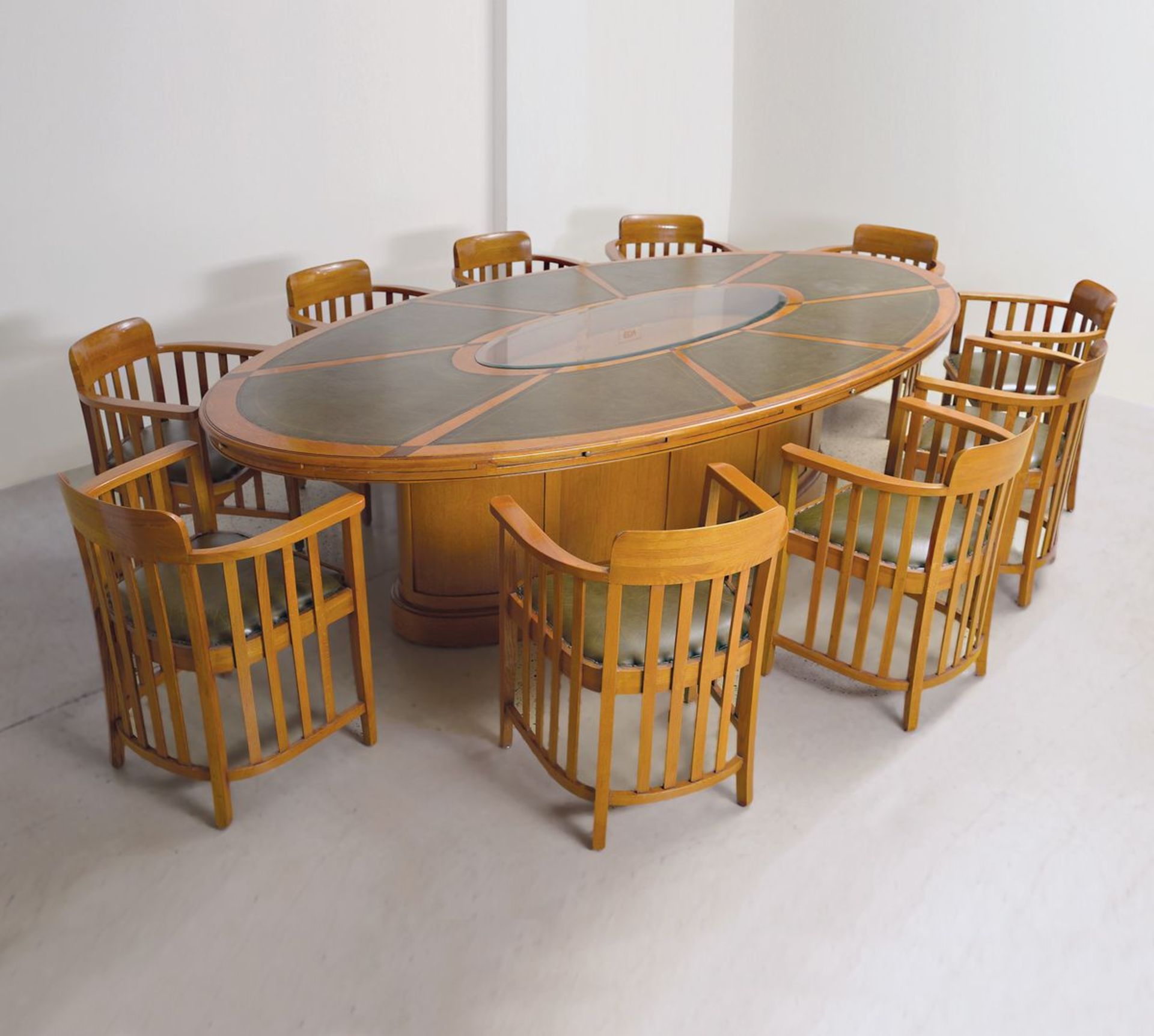 Großer Konferenztisch/ Spieltisch mit 10 Stühlen, nach Vorbild des Wiener Jugendstils, Stilmöbel