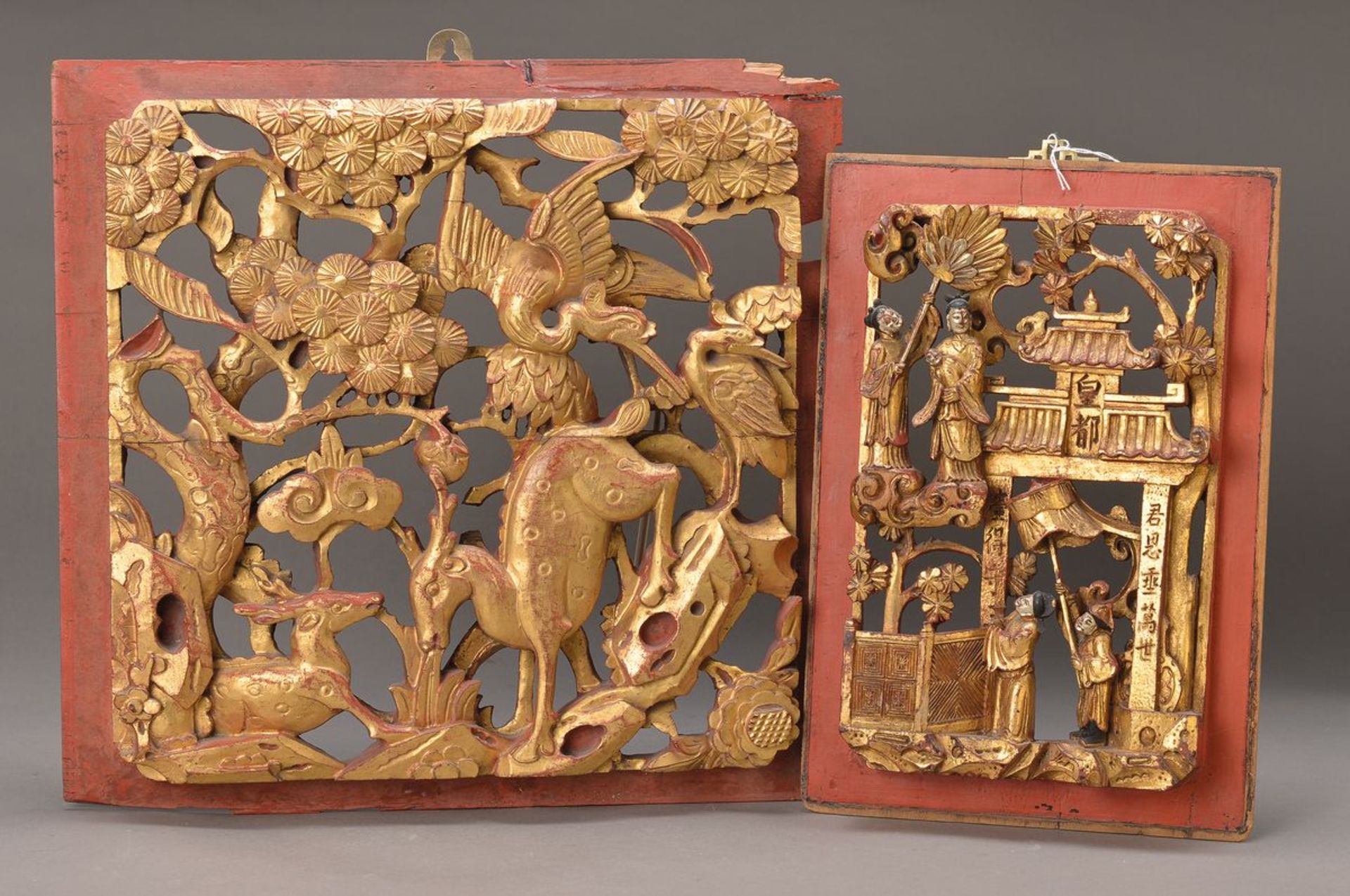 Zwei Kassetten/Schnitzereien, China, um 1900, Holz geschnitzt und vergoldet, 1x Rehe und Vögel in