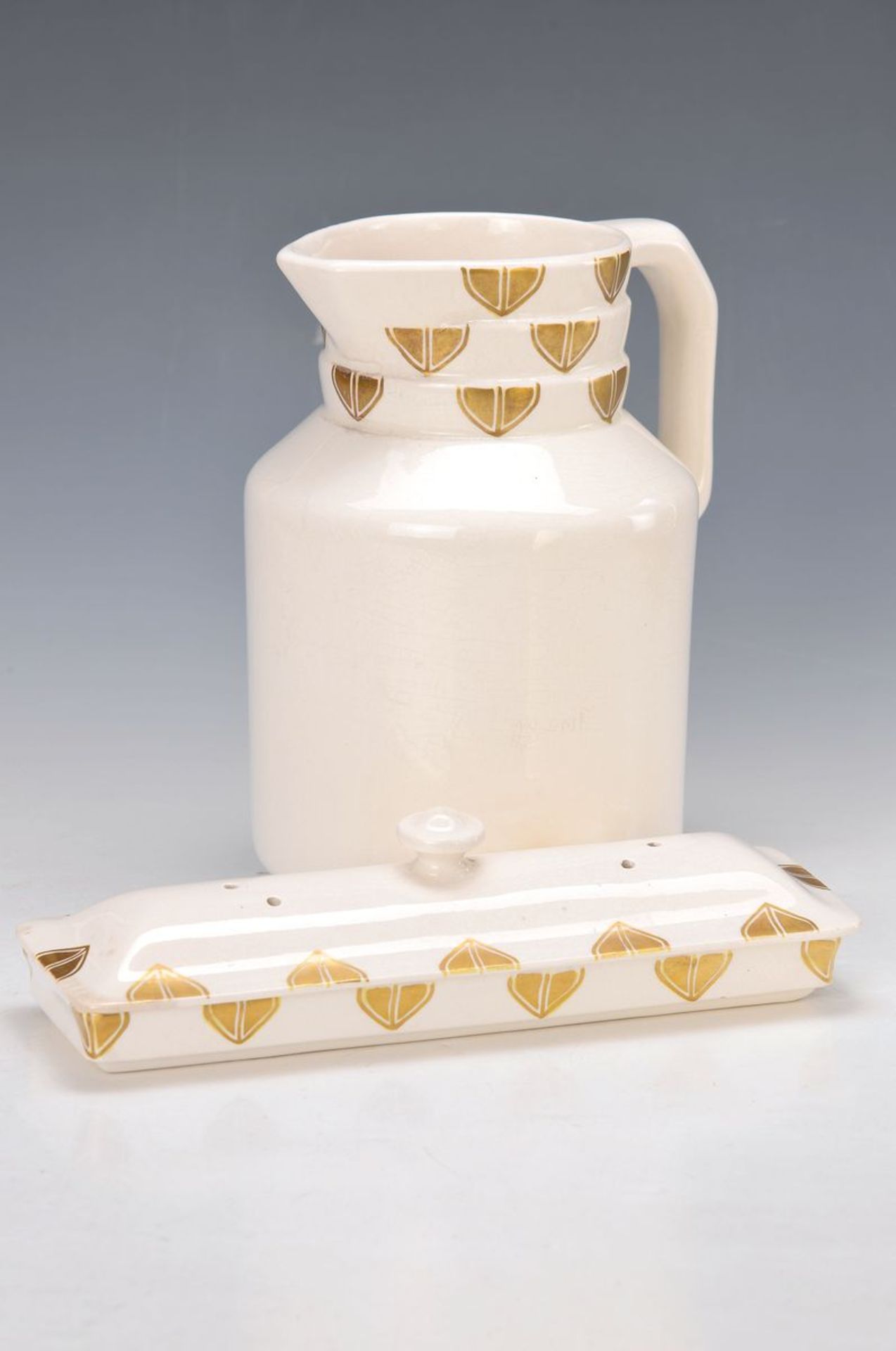 Karaffe und Deckeldose, Villeroy & Boch, Olbrich, um 1904, Steingut, partiell gold gehöht, H.