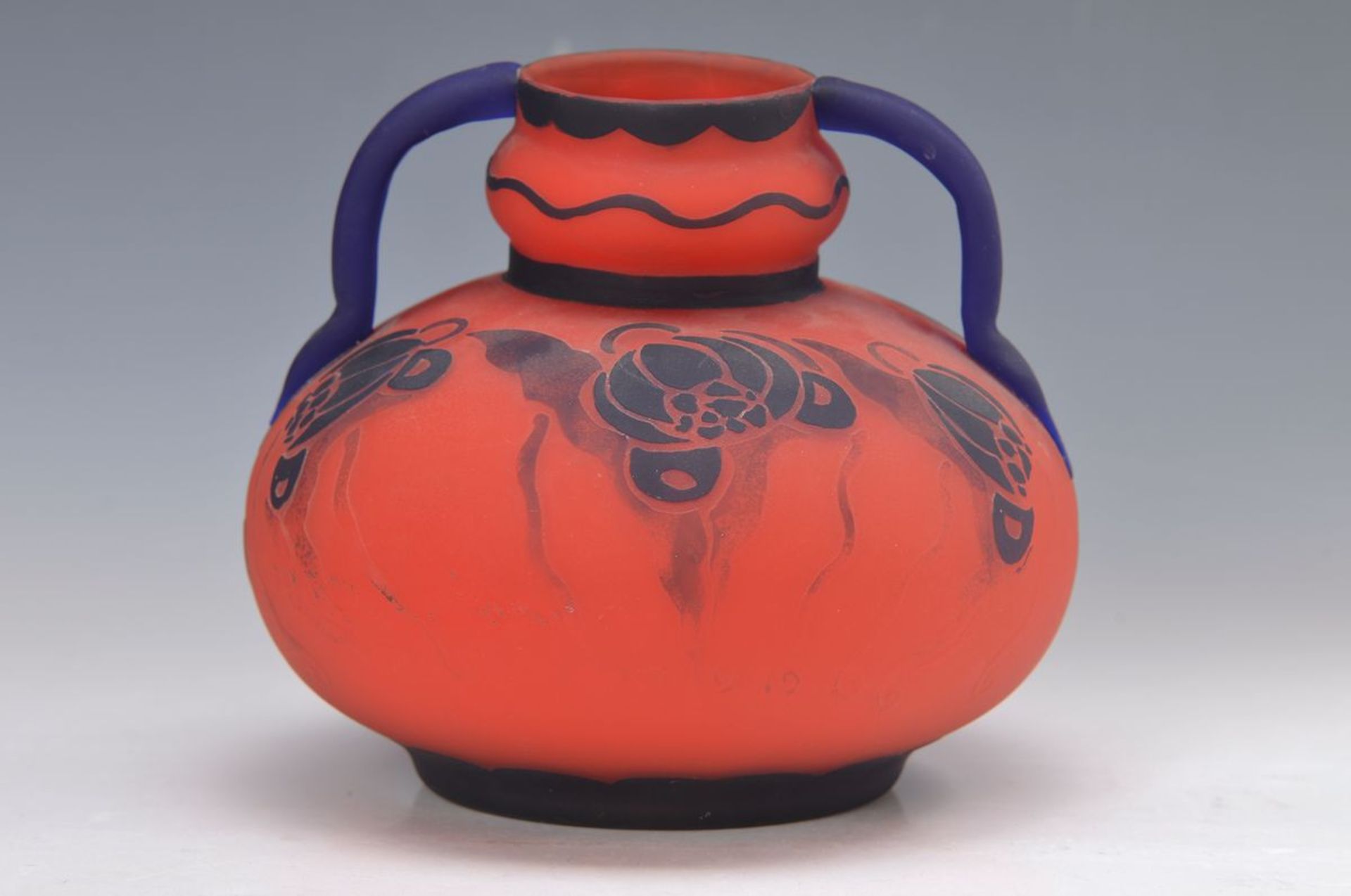 Doppelhenkelvase, Richard (Lötz) für Richard, 1921-26, farbloses Schichtglas, rot eingepudert,