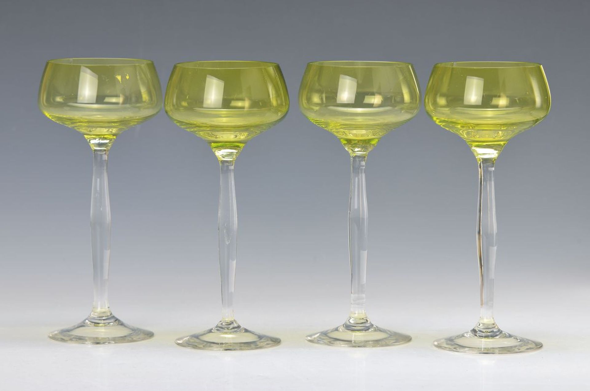 6 Weißweingläser, Theresienthal, um 1900, grüne Kuppa (eine min. best.,) Formentwurf Christiansen