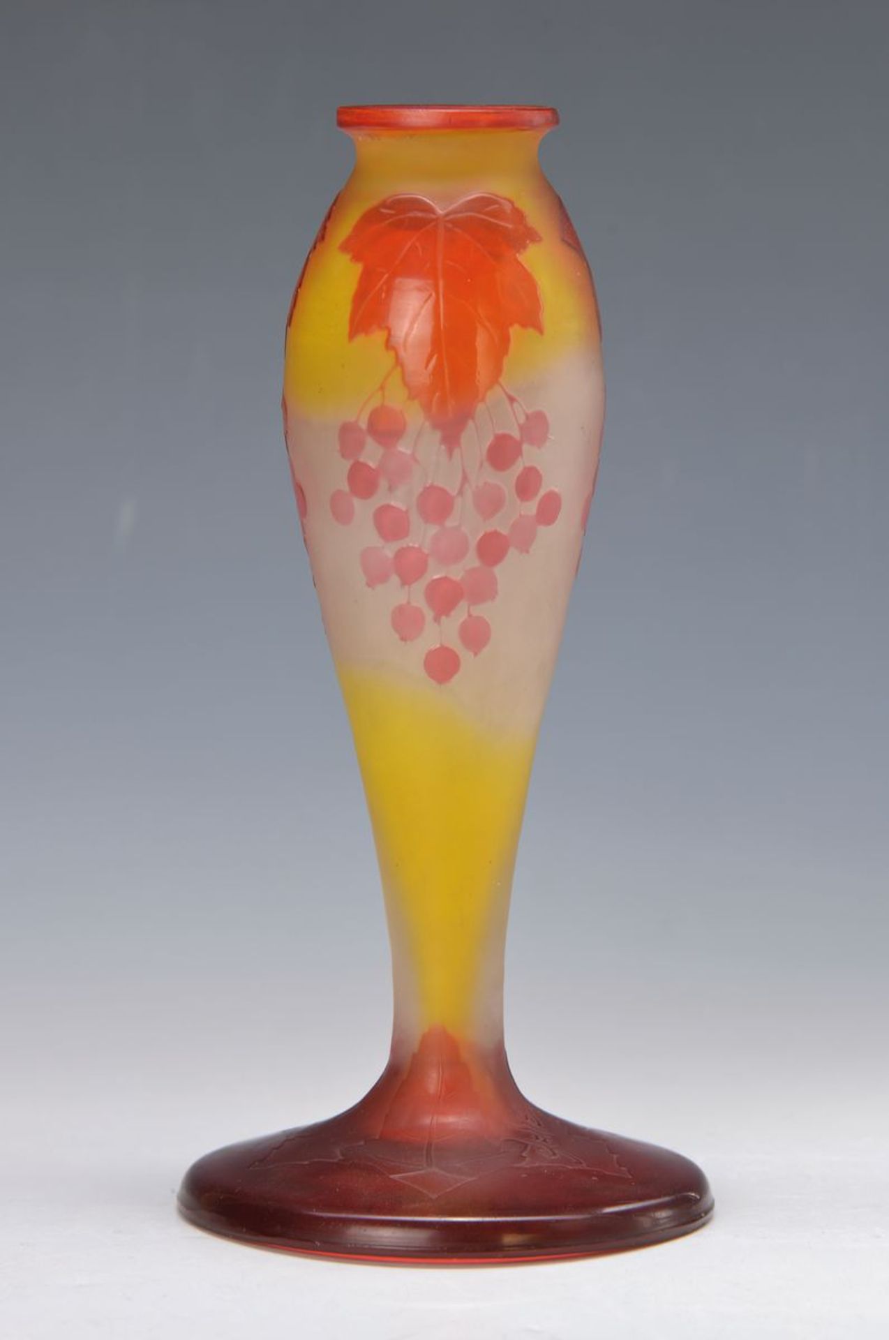 Lampenfuß in Balustervasenform, signiert Galle, um 1918/20, farbloses Schichtglas, roter Überfang,