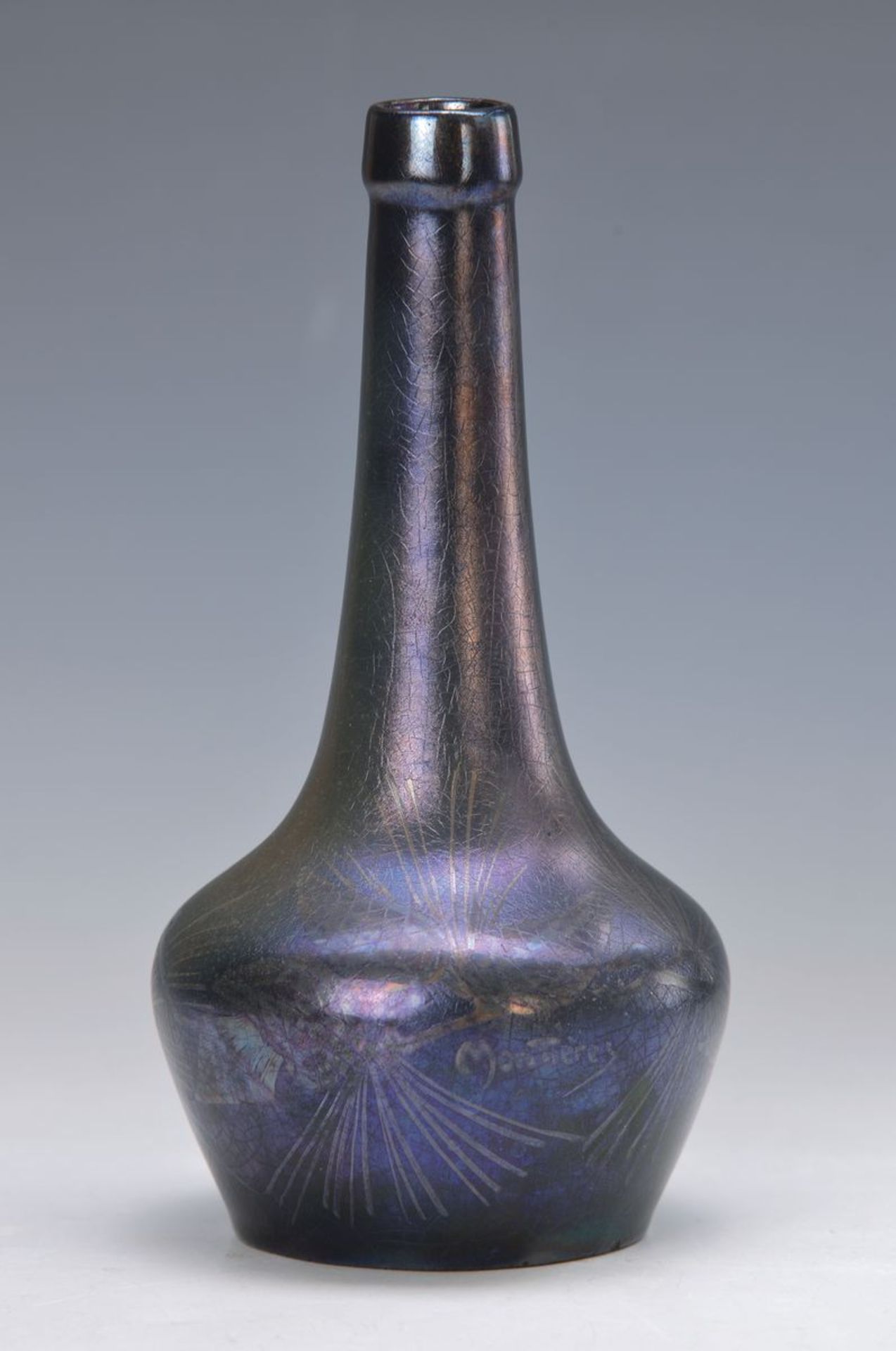 Vase, Montieres, um 1900, Keramik, Lüsterdekor mit Kieferzweigen und -zapfen, signiert, H. ca