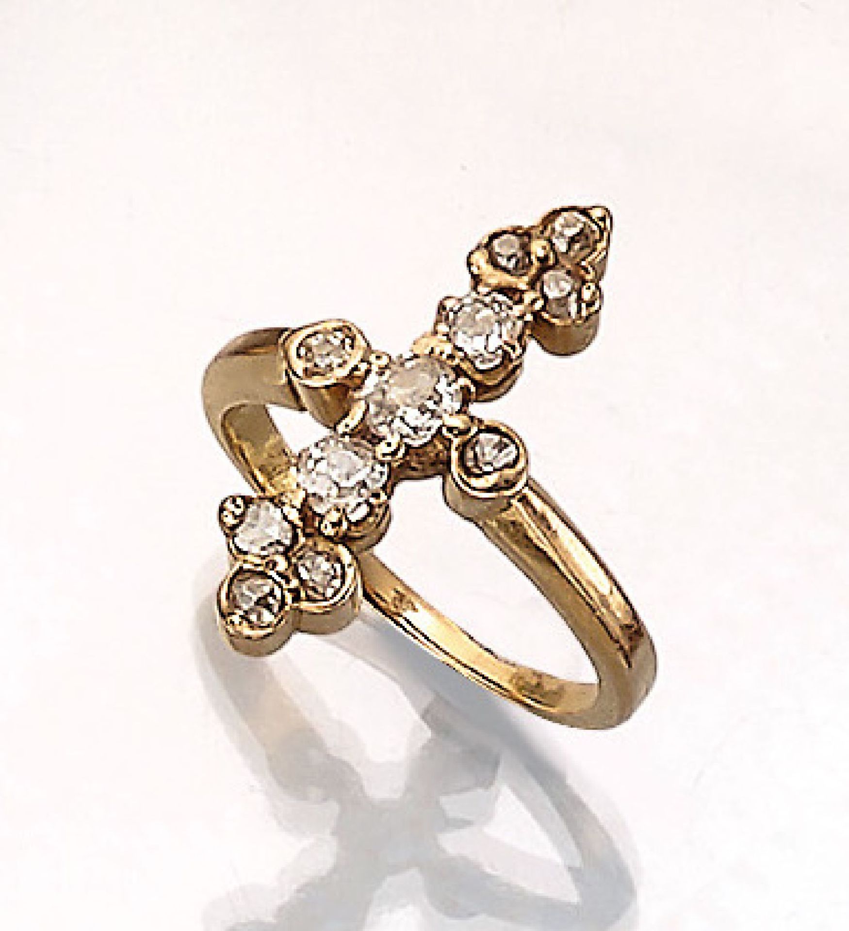 18 kt Gold Ring mit Diamanten, um 1890-1900, GG 750/000, Altschliffdiamanten zus. ca. 0.50 ct Weiß-