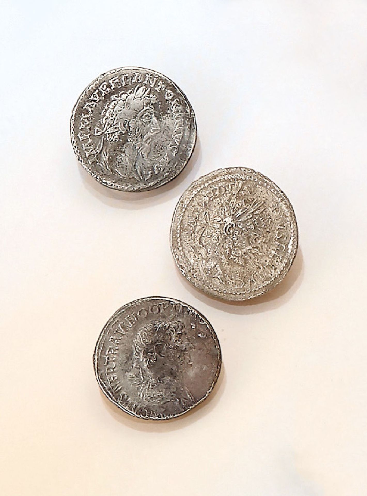Konvolut 3 Silbermünzen, Denare, Rom, best.aus: 1 x Antoninus, 1 x Trajan, 1 x Marc Aurel, versch.