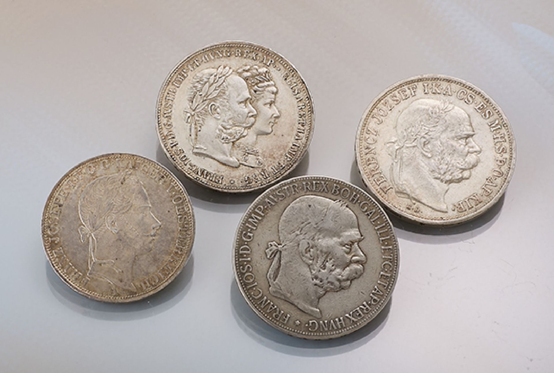 Konvolut 4 Silbermünzen, Österreich, best. aus: 2 x 5 Kronen, Franz Joseph I., 1900 und 1908, 1 x