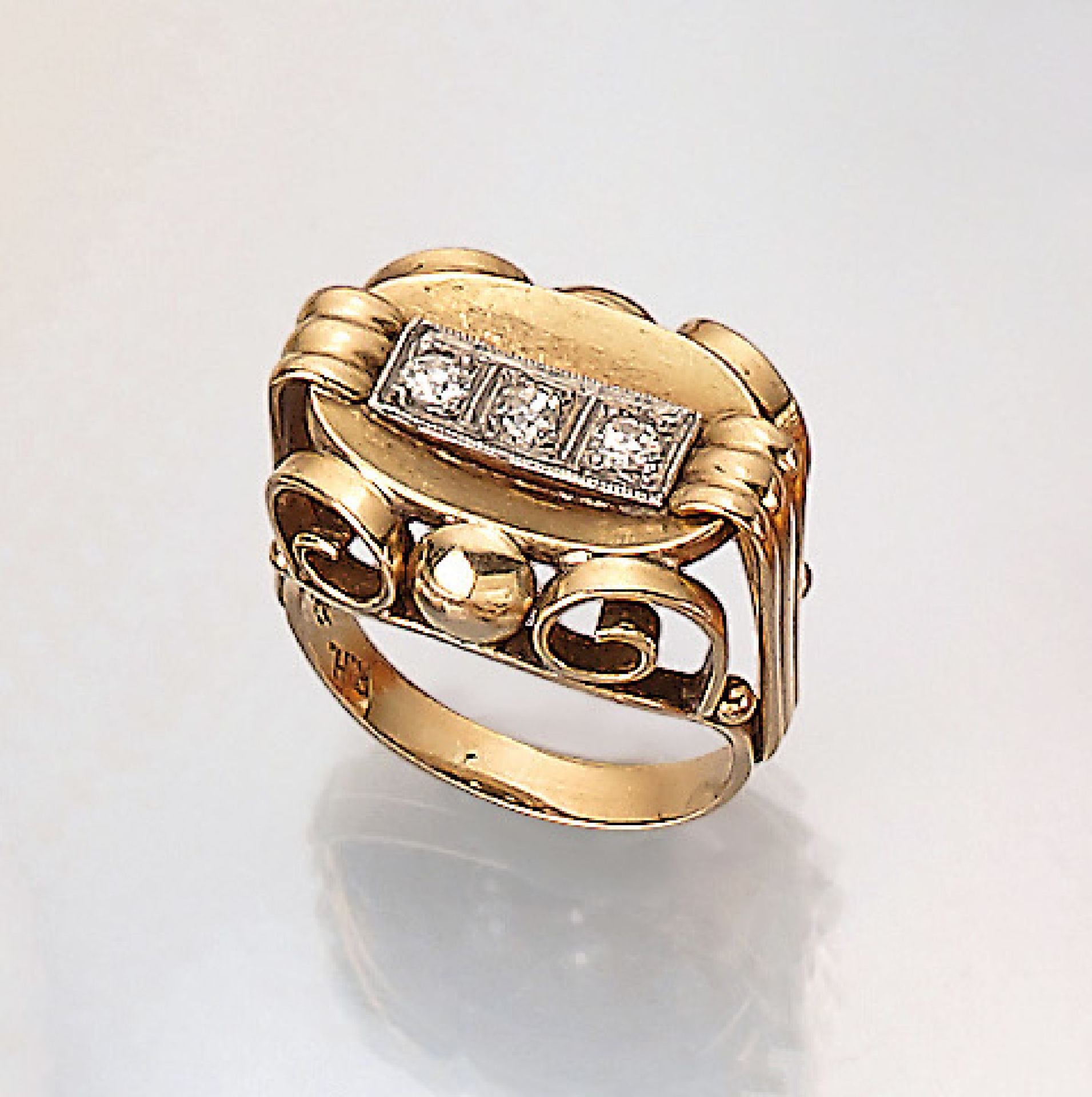 14 kt Gold Ring mit Diamanten, deutsch um 1940, GG/WG 585/000, in WG gefasste Diam. zus. ca. 0.25 ct