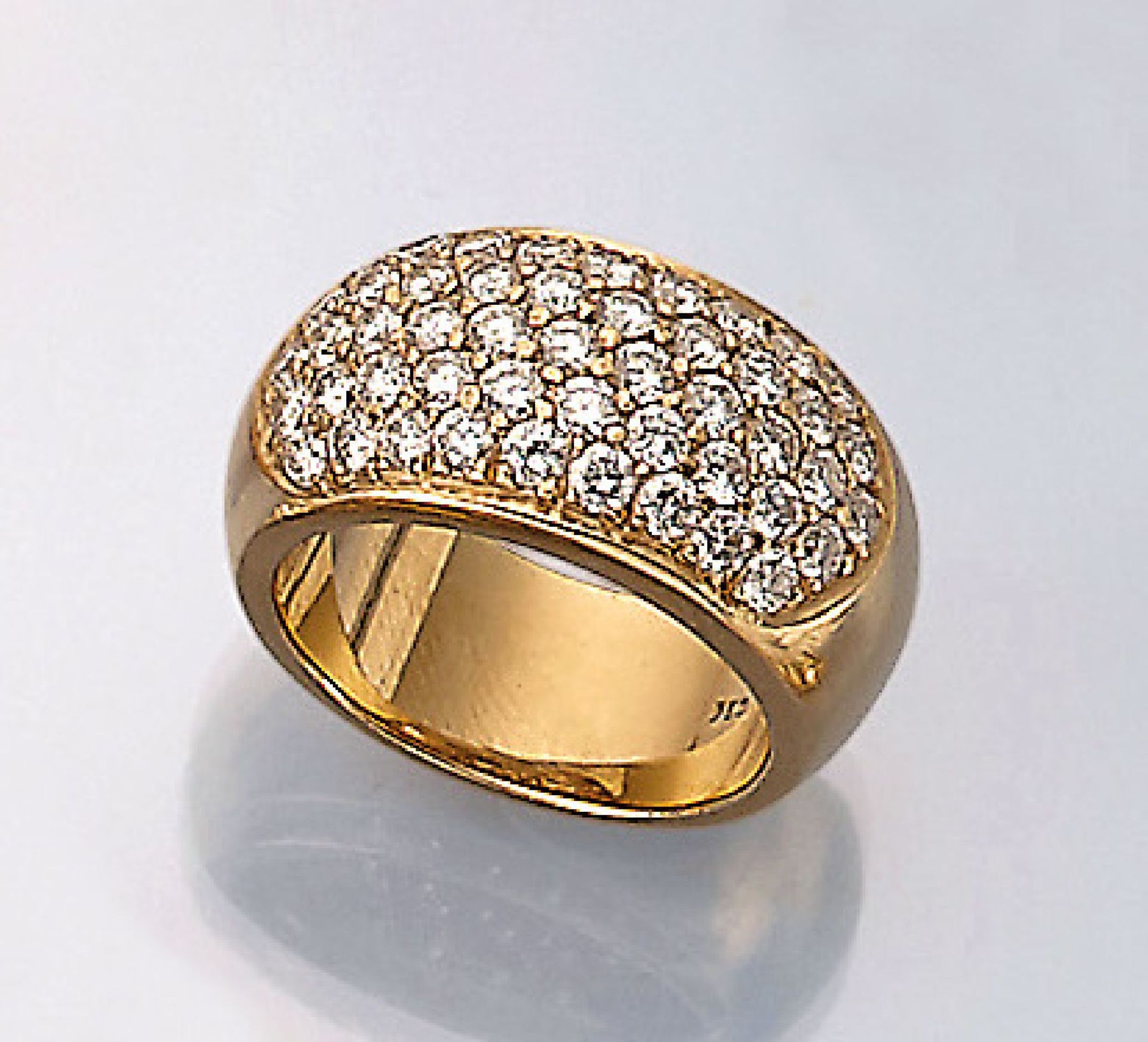18 kt Gold Ring mit Brillanten, GG 750/000,Brillanten zus. ca. 2.0 ct feines Weiß-Weiß/ lr-si, RW