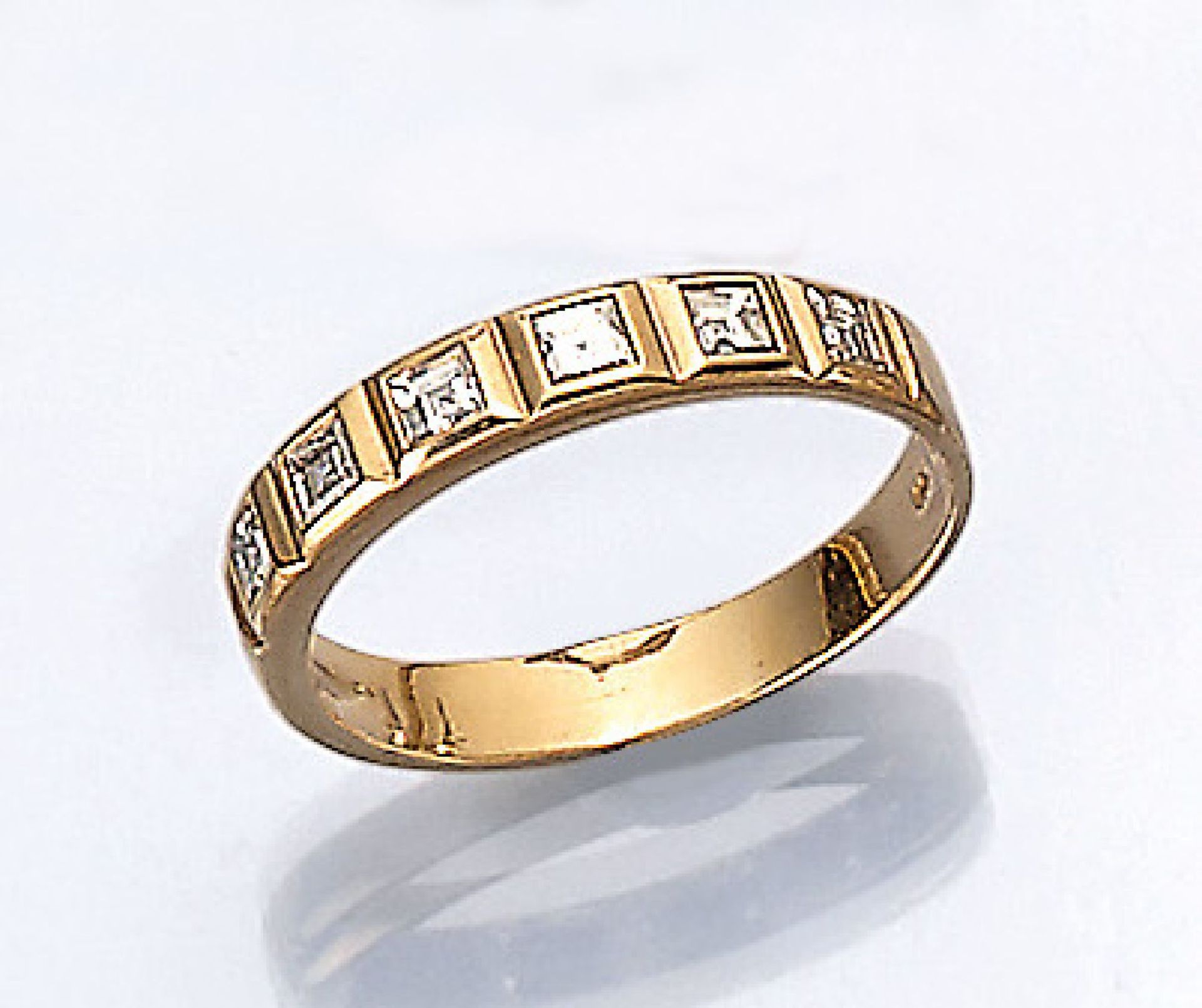 18 kt Gold Ring mit Diamanten, GG 750/000, 7 Diamant-Karrees zus. ca. 1.0 ct feines Weiß-Weiß/lr-vs,