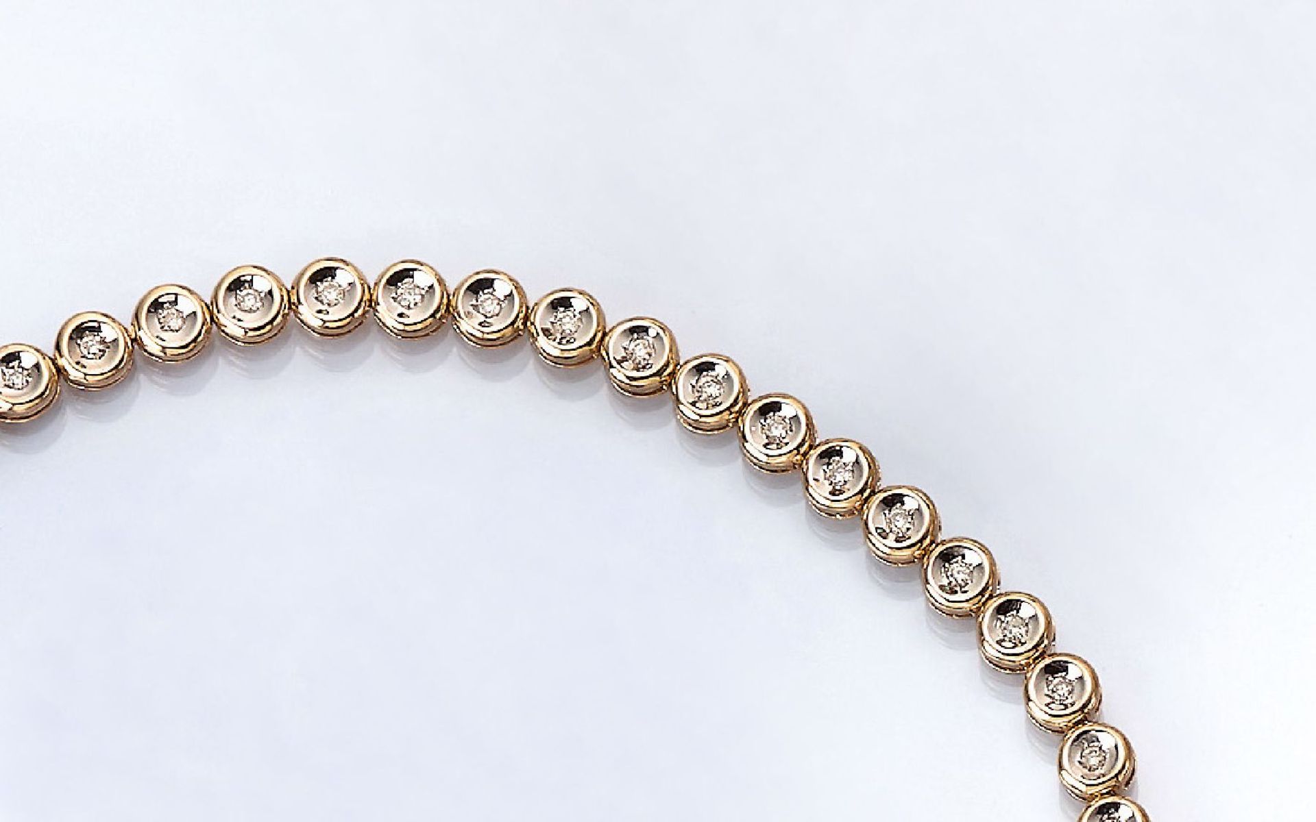 14 kt Gold Linienarmband mit Brillanten, GG/WG 585/000, 29 Brillanten zus. ca. 1.00 ct Weiß/si, L.