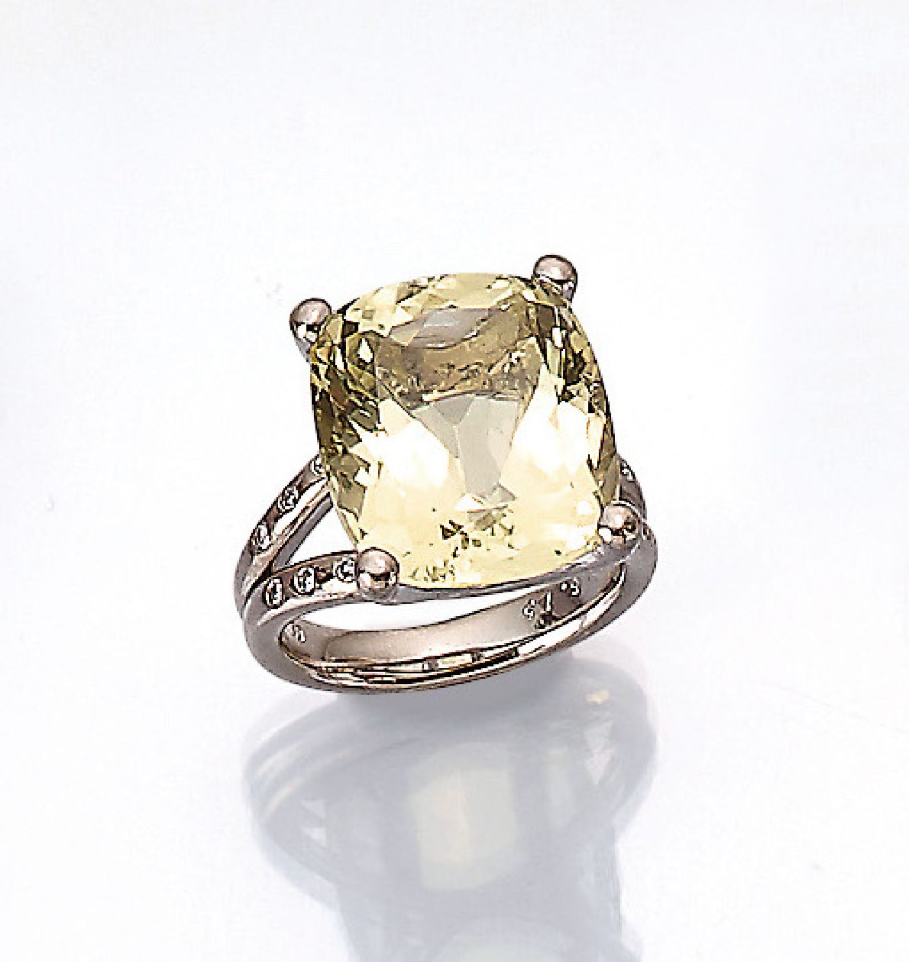 18 kt Gold Ring mit Lemoncitrin und Diamanten, WG 750/000, facett. Lemoncitrin ca. 8.50 ct,