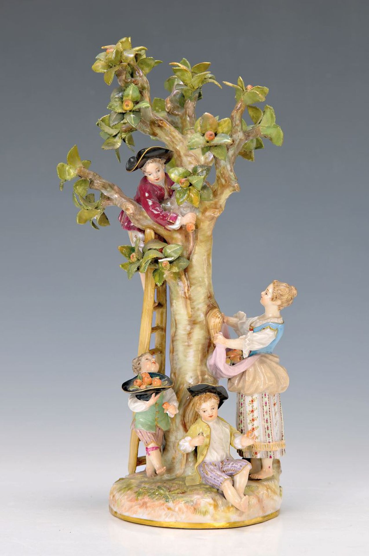 Porzellanfigur, Meissen, um 1870-80, Die Apfelernte, fein bunt bemalt, mehrfach bestoßen, besch. und