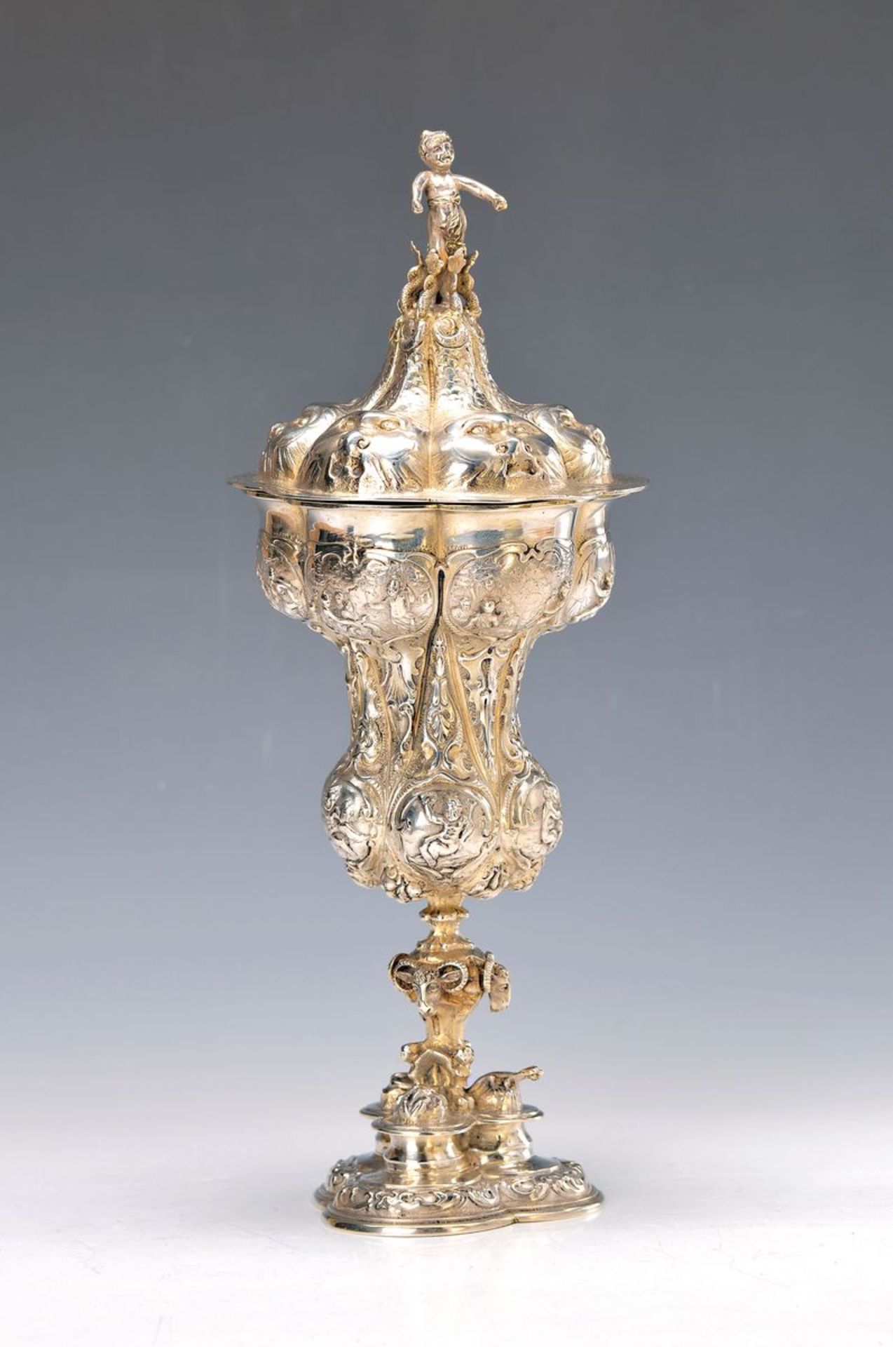 Silber-Deckelpokal, Neresheim, um 1890, nach Augsburger Vorbild des 16. Jh., feiner Guß,