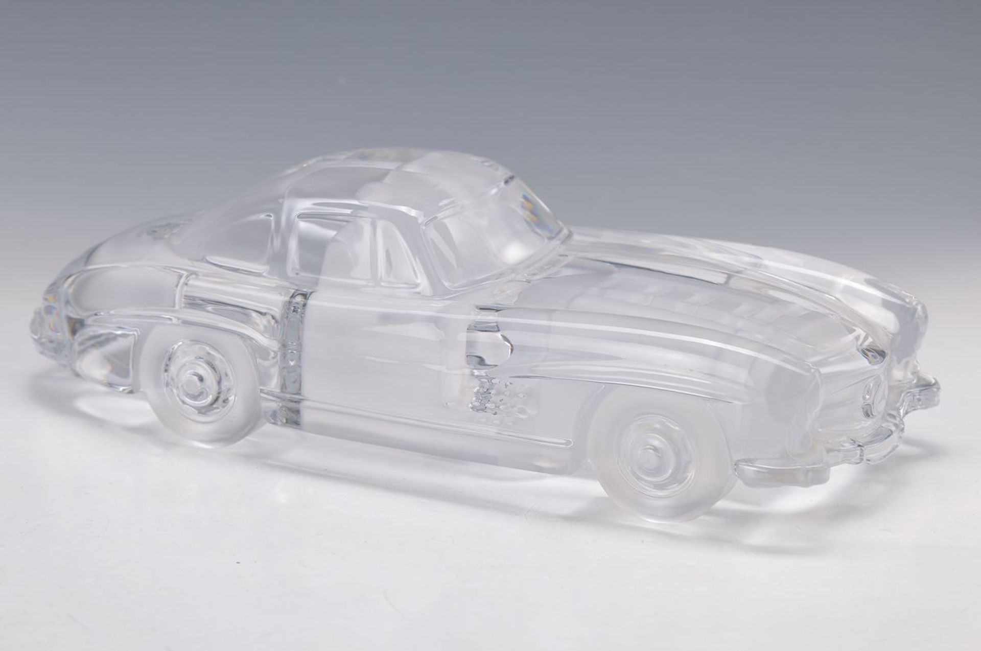 Glasskulptur, Daum France, Mercedes Benz 300SL, farbloses Kristallglas, seitlich signiert, L. ca. 33