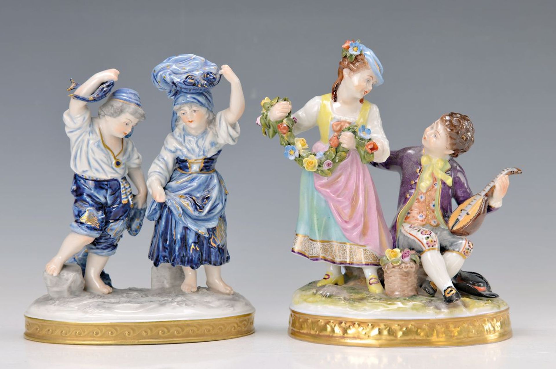 2 Porzellanfigurengruppen, Volkstedt, um 1900-10, Fischerpaar, blau-weiß bemalt, Goldstaffage, H.
