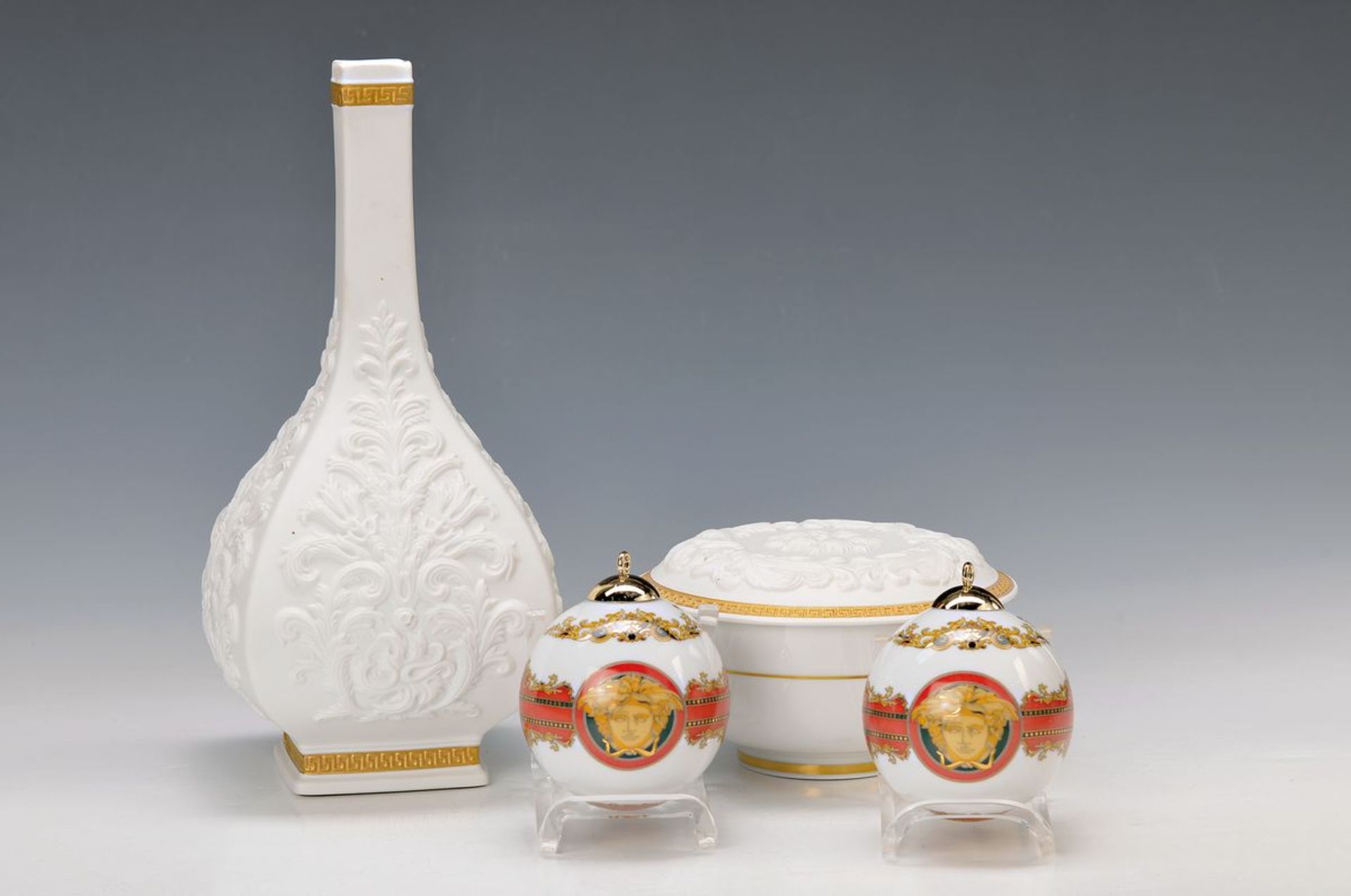 5 Teile Rosenthal, Dekor Gianni Versace, Vase und Deckeldose White Baroque, Biskuitporzellan
