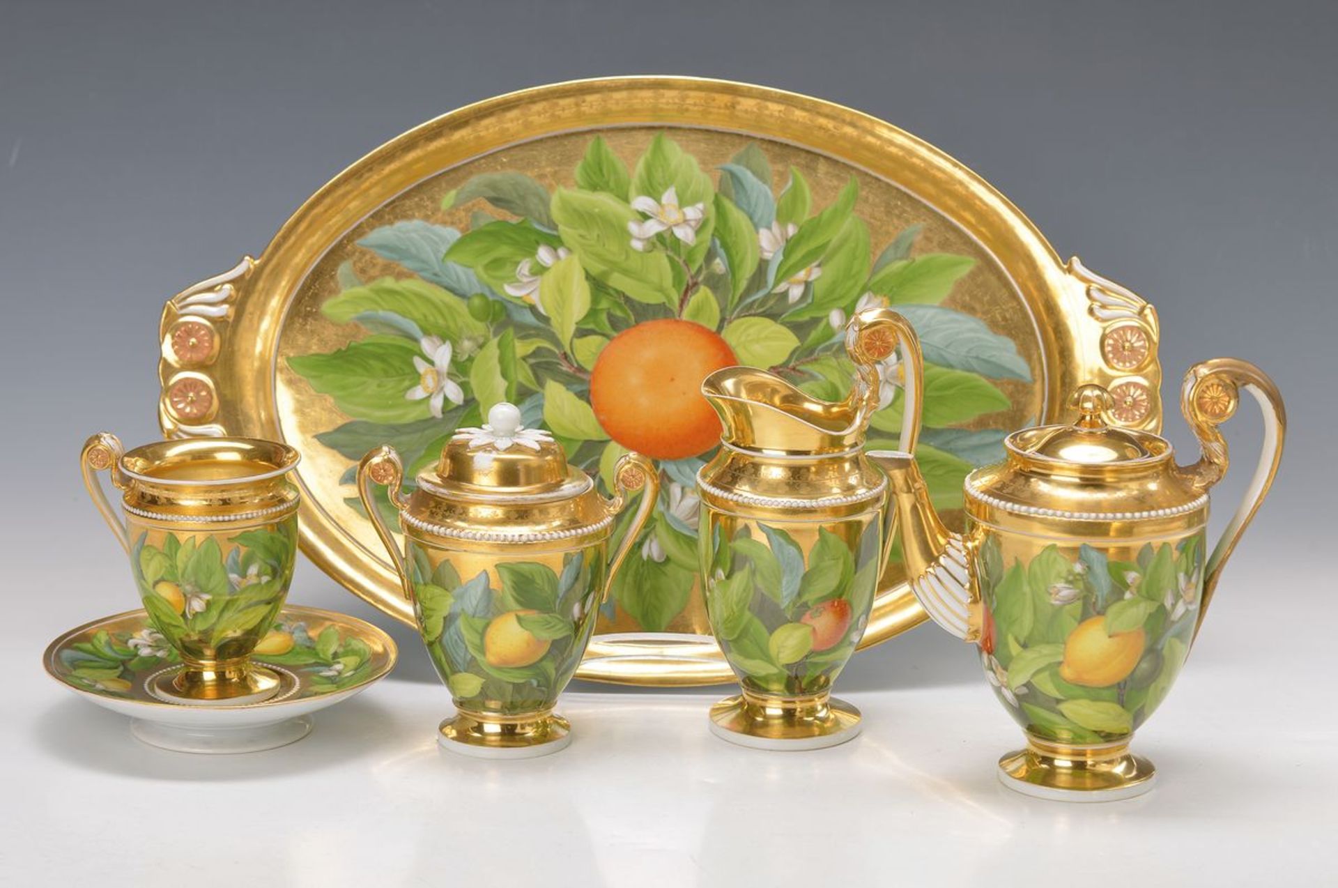 Solitär, Meissen, um 1870, goldgrundig, mit feiner Zitronen- und Orangenzweigbemalung, Früchte und