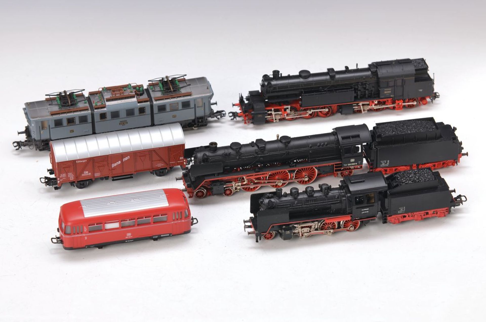 Märklin, Spur HO, 10 Lokomotiven und 10 Waggons, Loks: 3828 Hamo digital/ 8396 Hamo, 3098/3085/