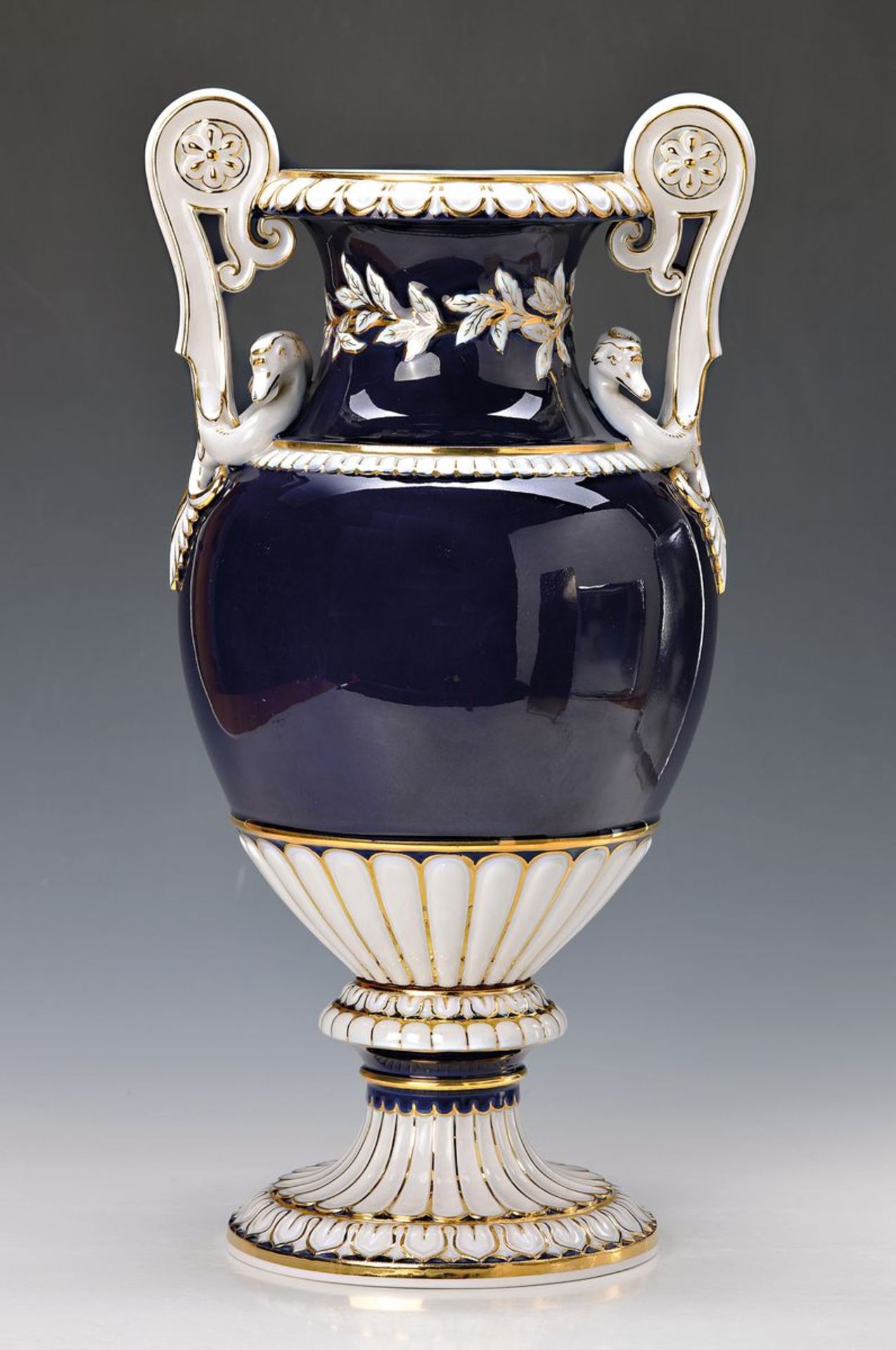 Besonders große Doppelhenkelvase, Meissen, Entwurf Ernst August Leuteritz um 1861, Ausformung, 2.