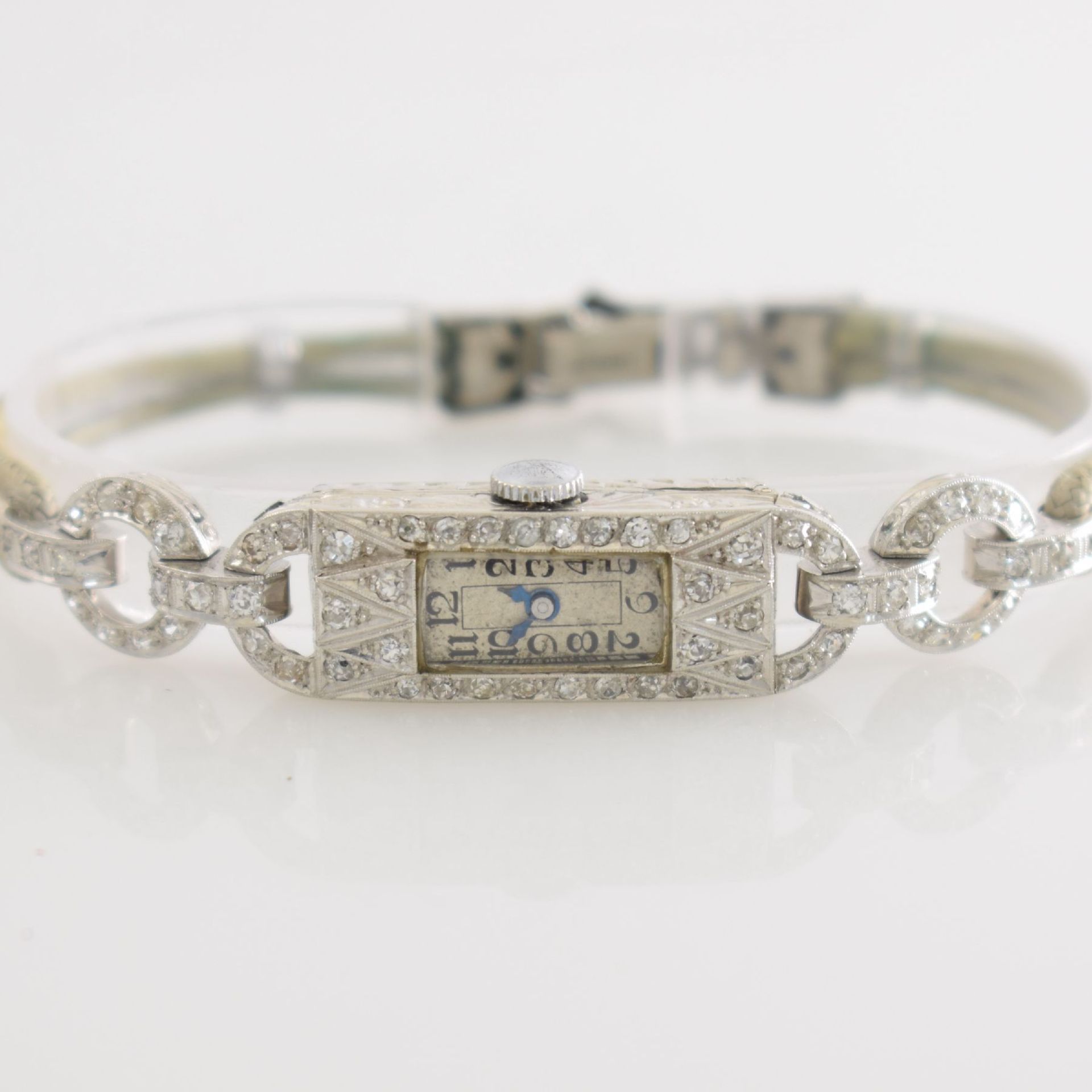 Art Deco Damenarmbanduhr in Platin mit Diamanten, Schweiz um 1930, Handaufzug, Scharnierboden - Bild 2 aus 7