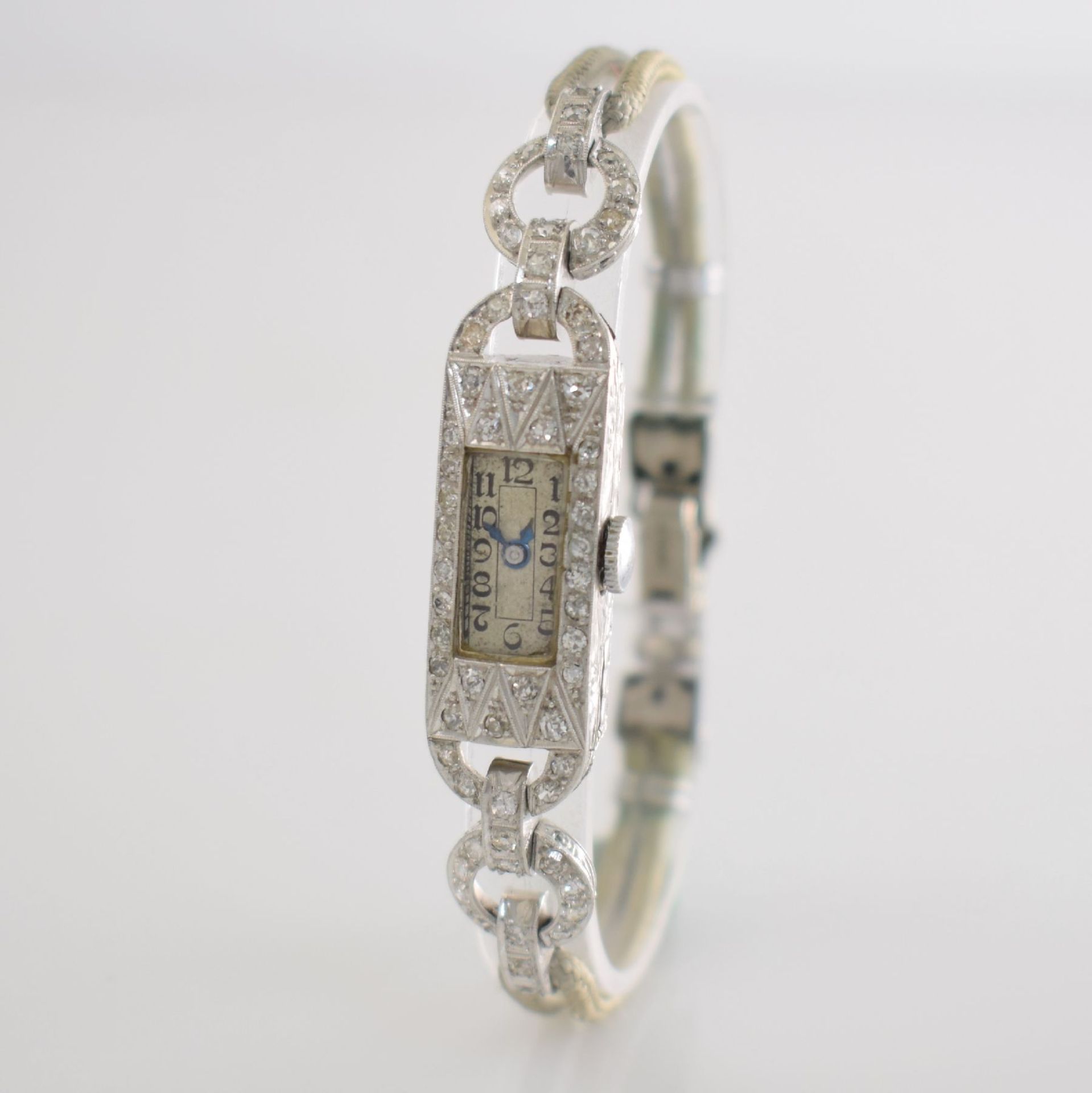 Art Deco Damenarmbanduhr in Platin mit Diamanten, Schweiz um 1930, Handaufzug, Scharnierboden - Bild 3 aus 7