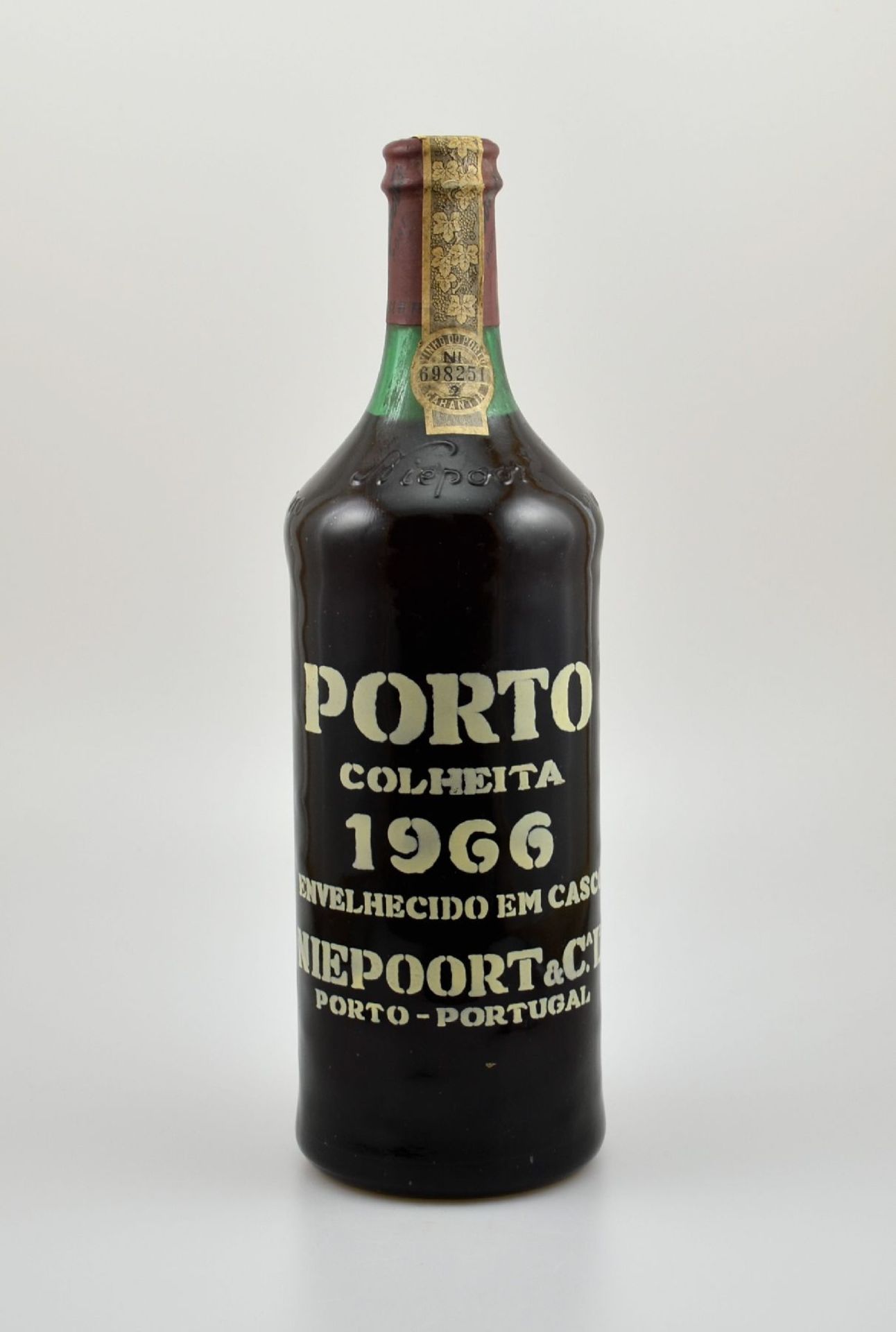 1 Flasche 1966 Nieport Porto Colheita, ca. 75 cl, 21,2 % Vol., guter Erhaltungszustand, importiert