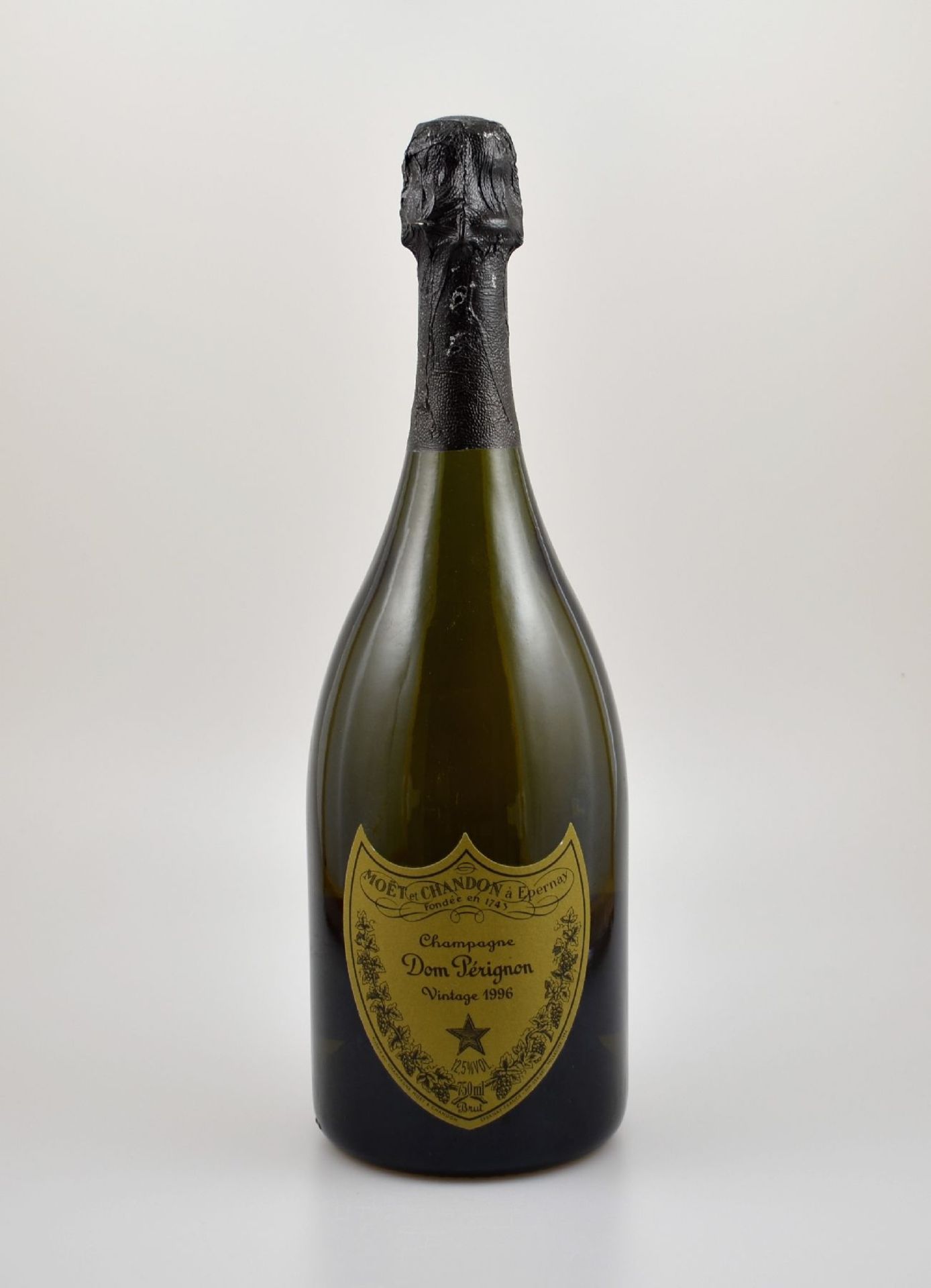 1 Flasche 1996 Dom Perignon, Champagne, Brut, ca. 75 cl, 12,5 % Vol., Abstand zwischen Flaschenboden