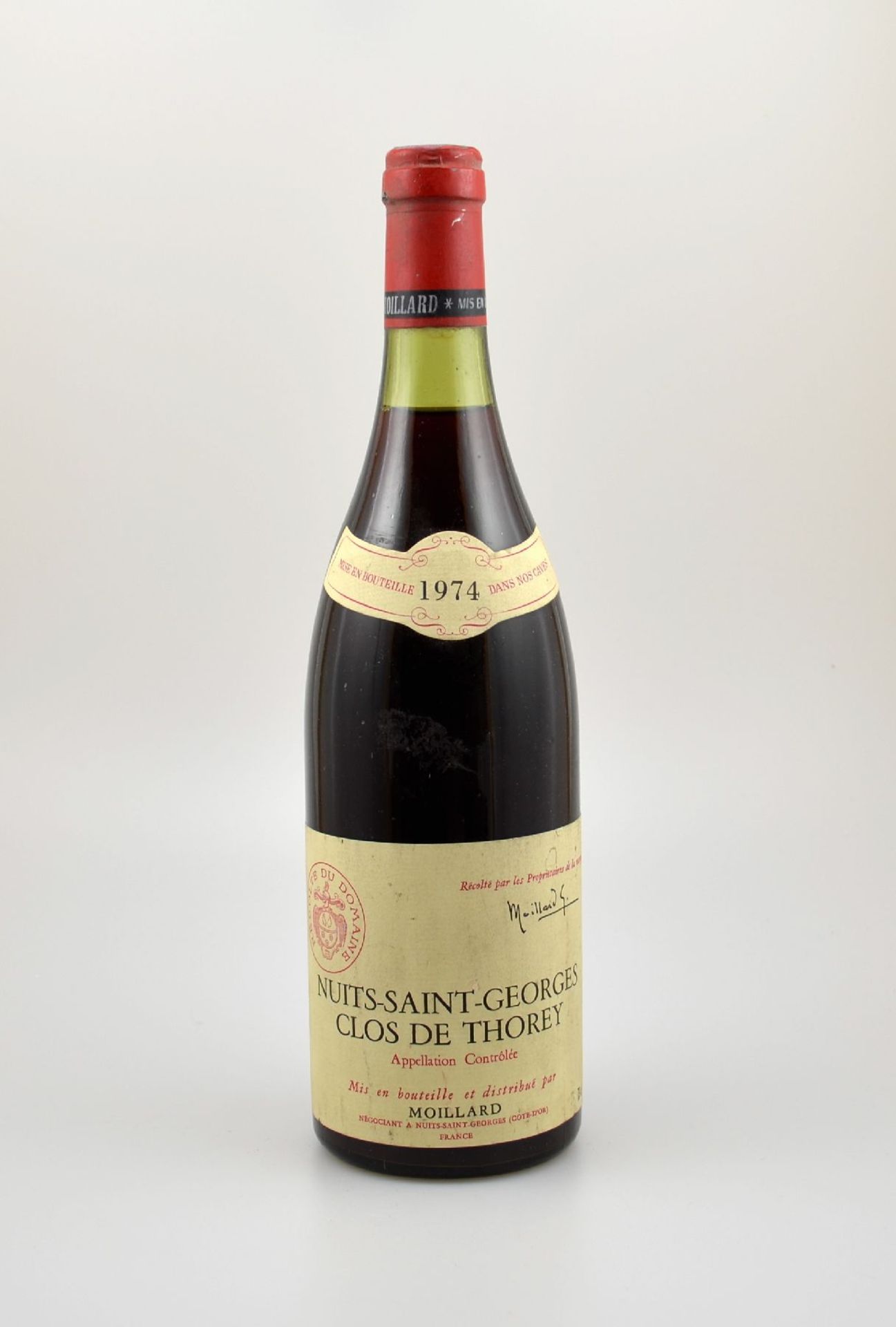 2 Flaschen 1974 Nuits-Saint-Georges Clos de Thorey, je ca. 73 cl, Abstände zwischen Kapsel und Wein: