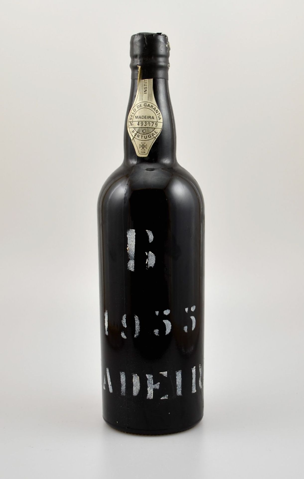 1 Flasche 1955 Madeira, H.M. Borges, Kapselwachs besch., Korken l. undicht, sammelwürdig, sehr