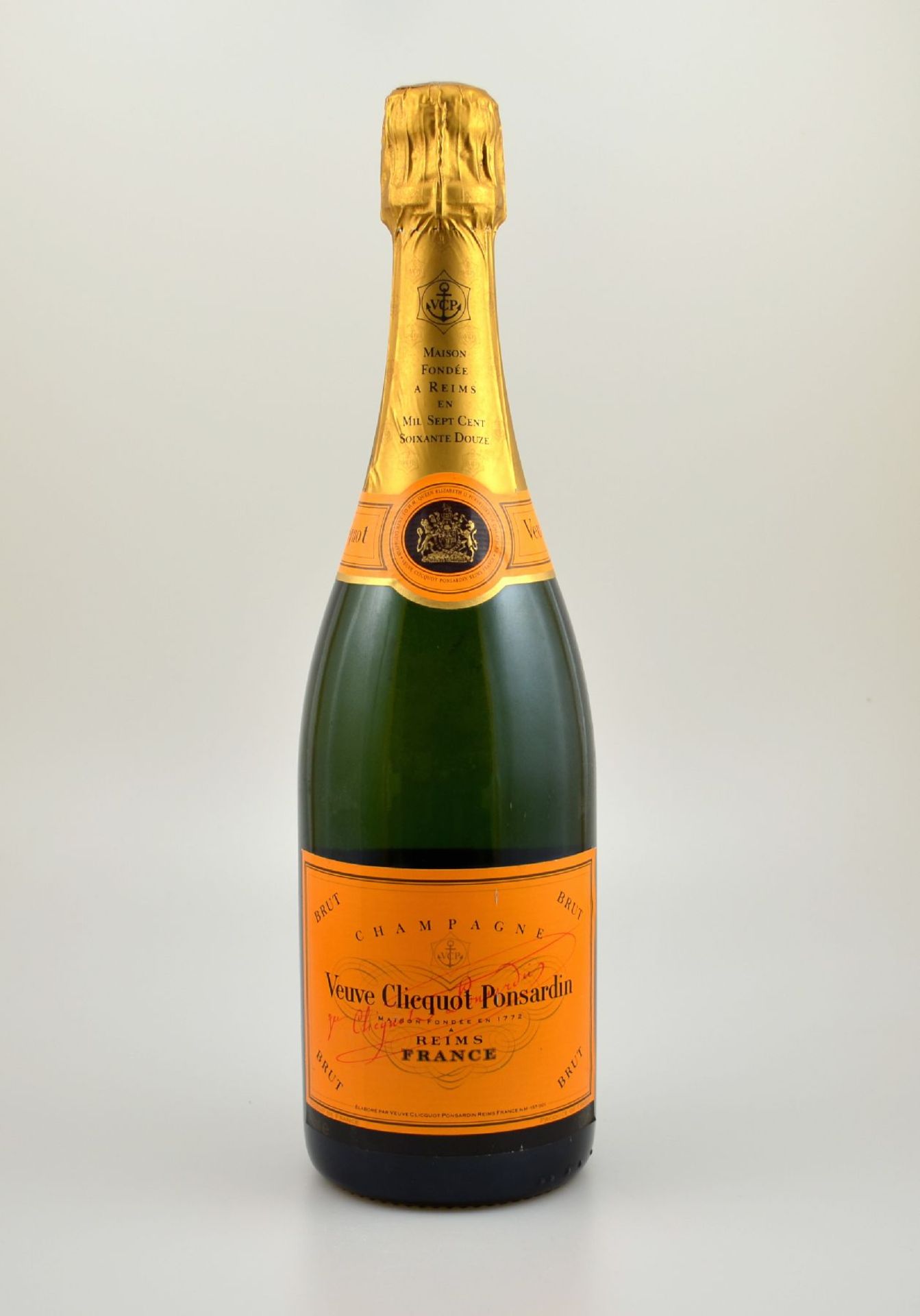 4 Flaschen Champagne Veuve Clicquot Ponsardin , Reims, Brut, je ca. 75 cl, 12 % Vol., Abstände