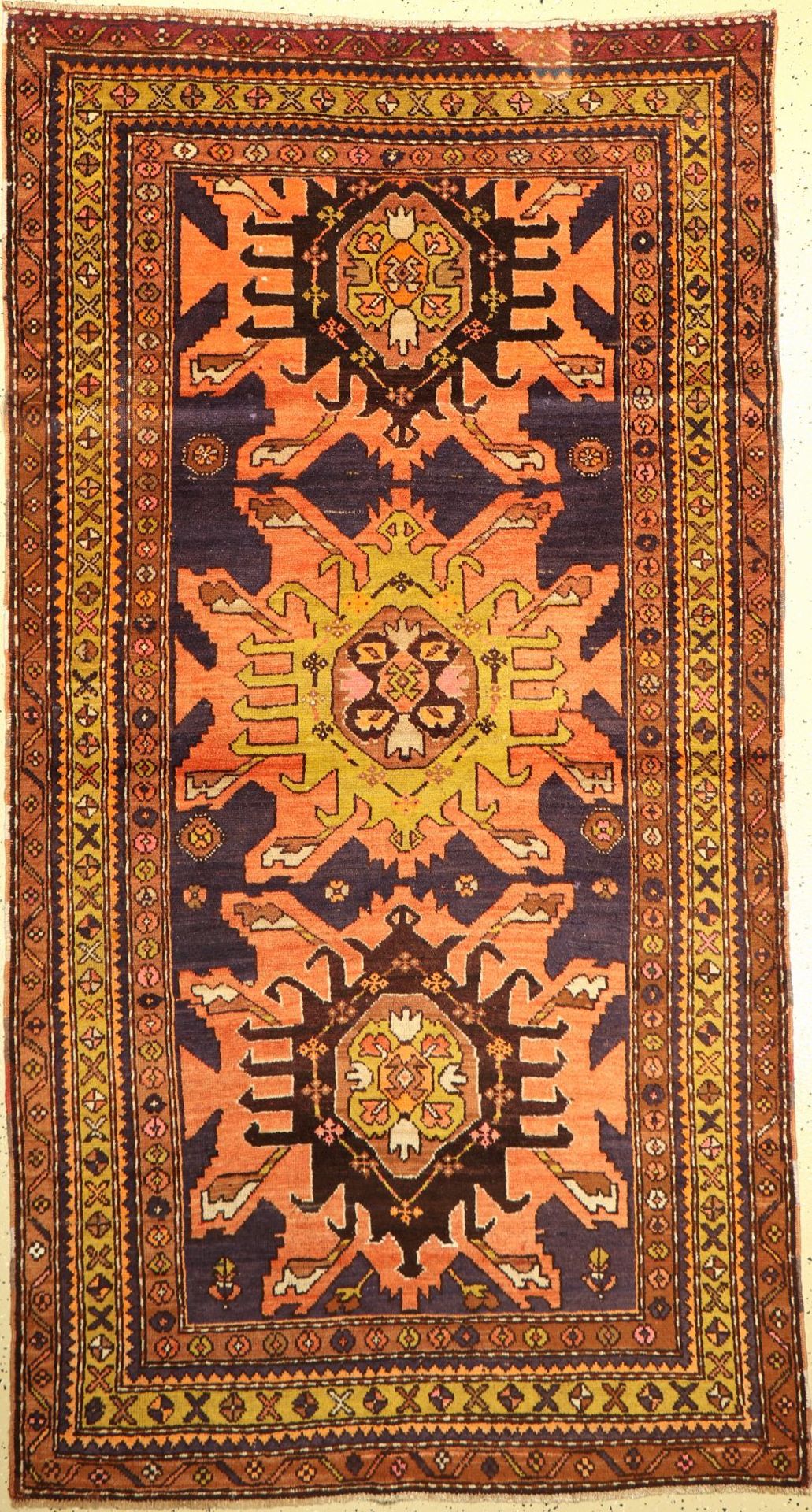 Karabagh alt, Kaukasus, um 1930, Wolle auf Wolle, ca. 240 x 127 cm, EHZ: 2-3Karabagh Rug , Caucasus,