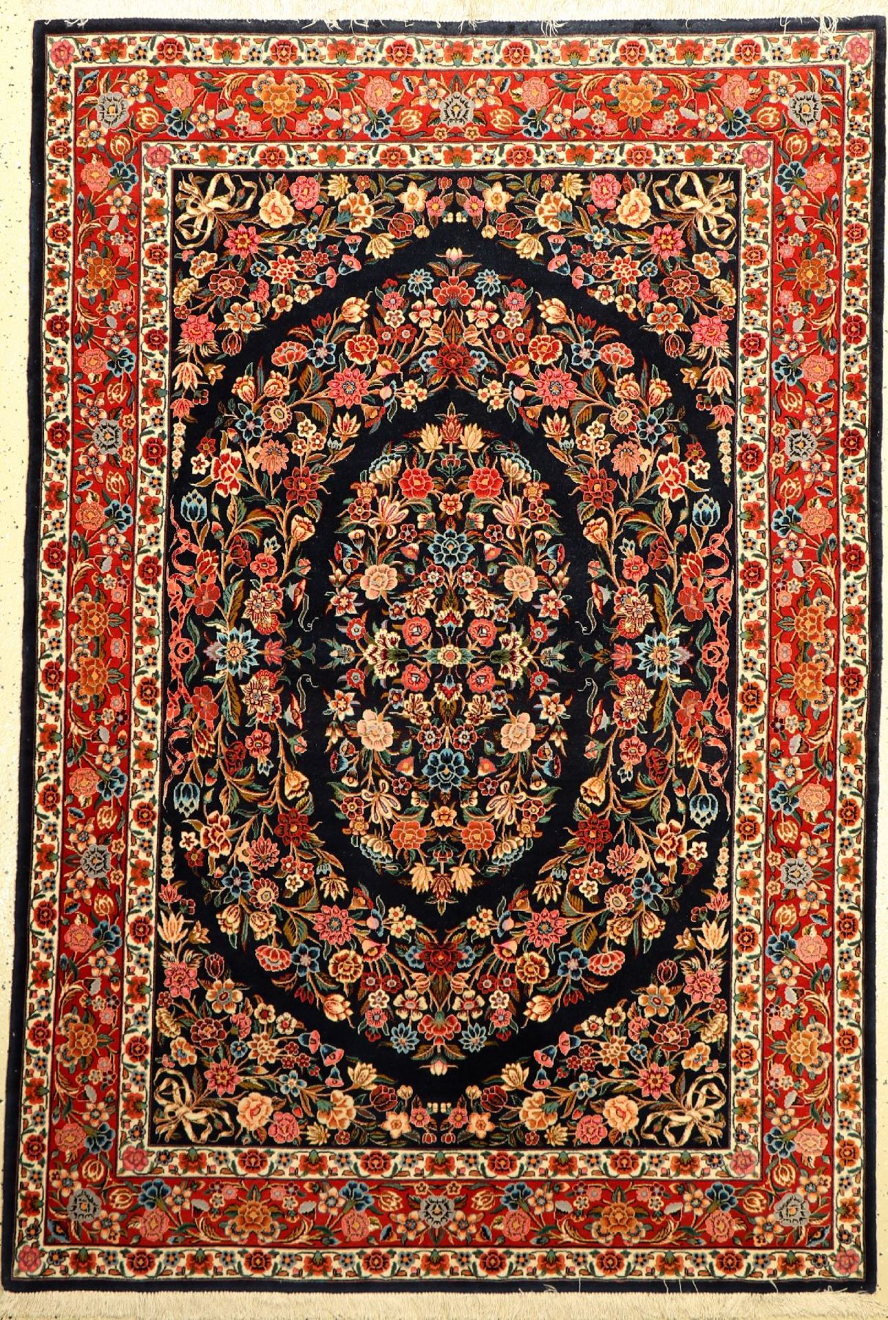 Ghom fein, Persien, ca. 30 Jahre, Korkwolleauf Seide, ca. 200 x 136 cm, EHZ: 2Fine Qum Rug , Persia,