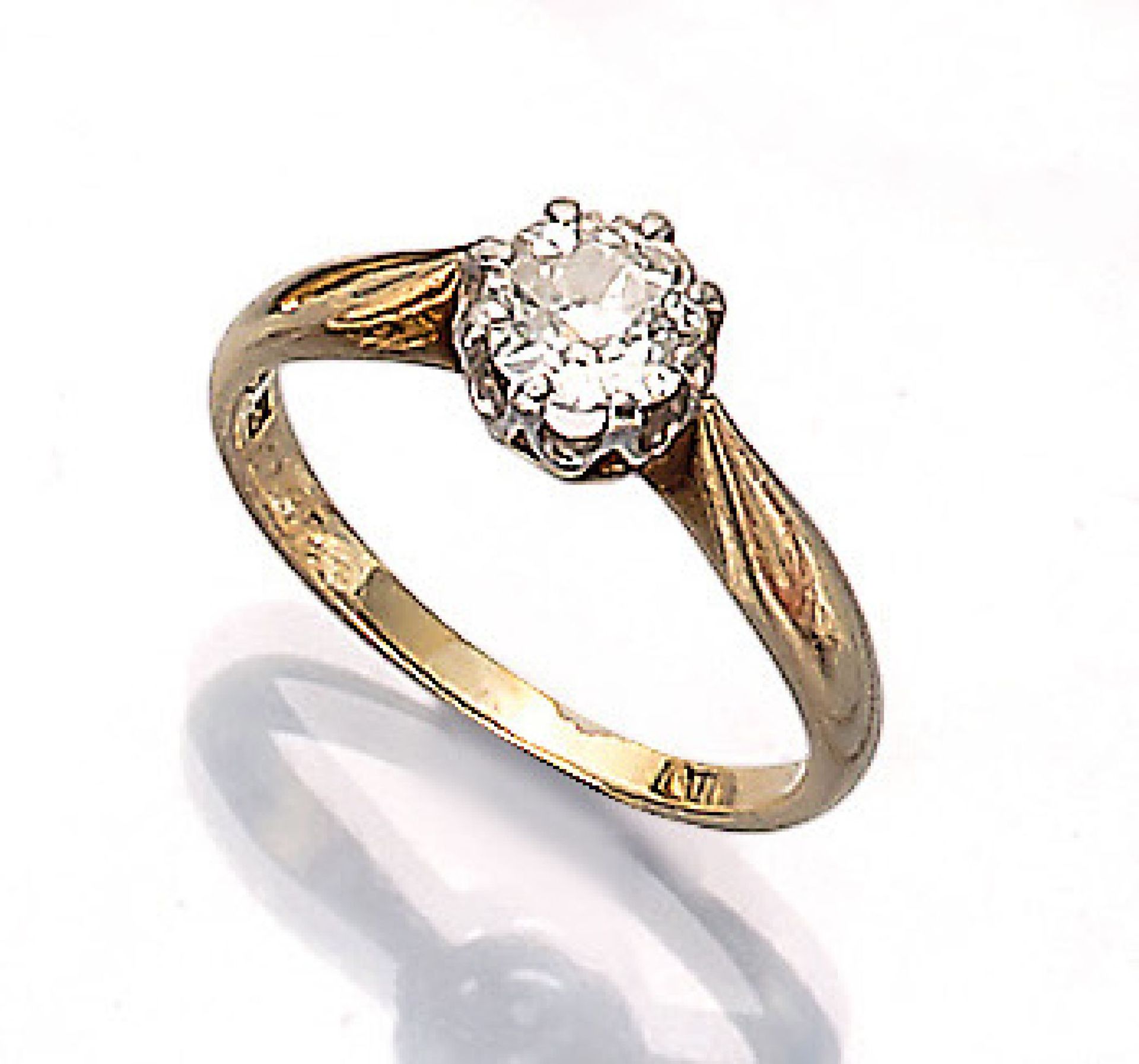 14 kt Gold Ring mit Diamant, um 1920, GG/WG585/000, mittig Altschliffdiamanten ca. 0.65 ct Weiß/