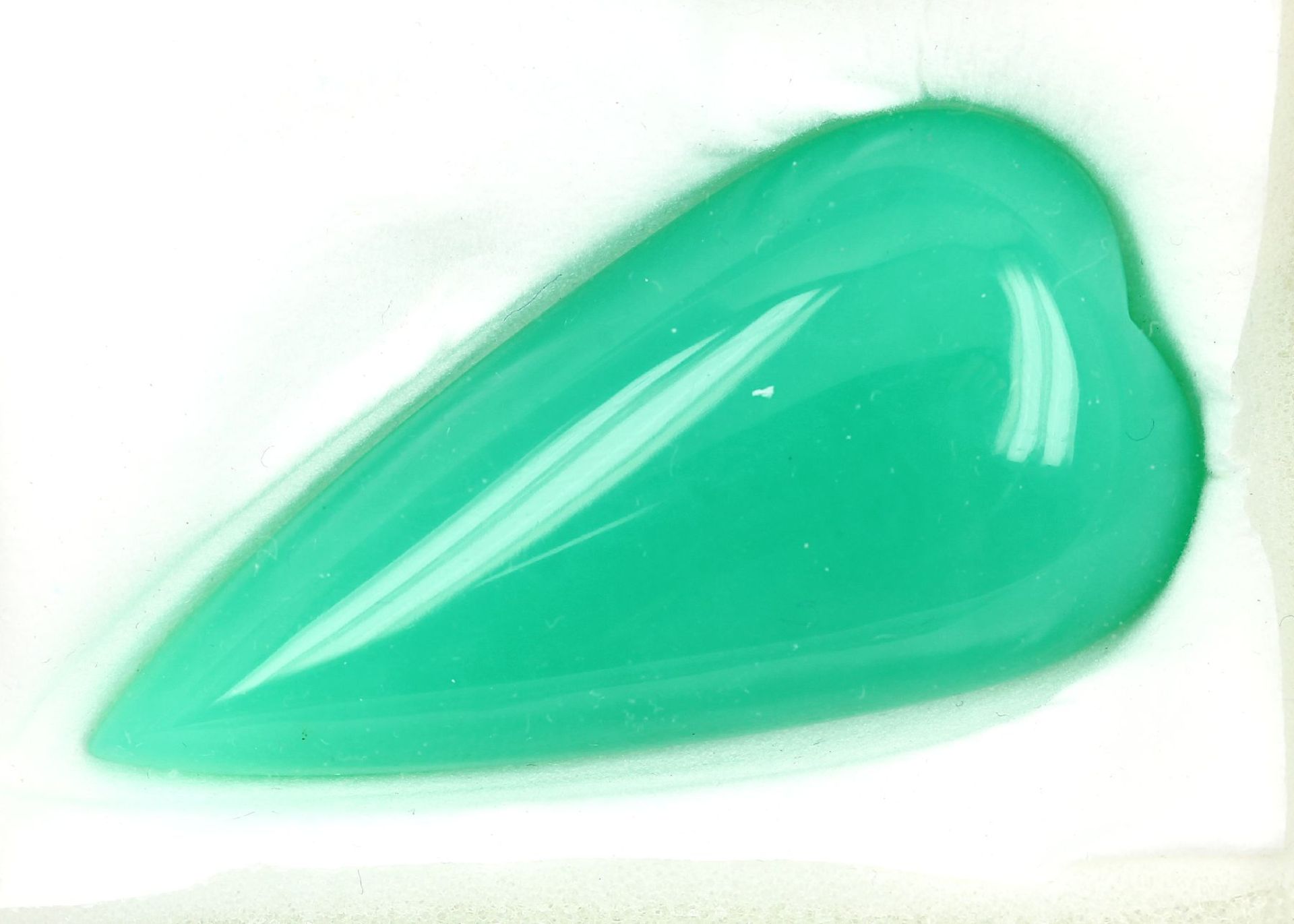 Chrysopras-Cabochon in Herzform ca. 150 ct, hervorragende Qualität und Farbe, fein durchscheinen,