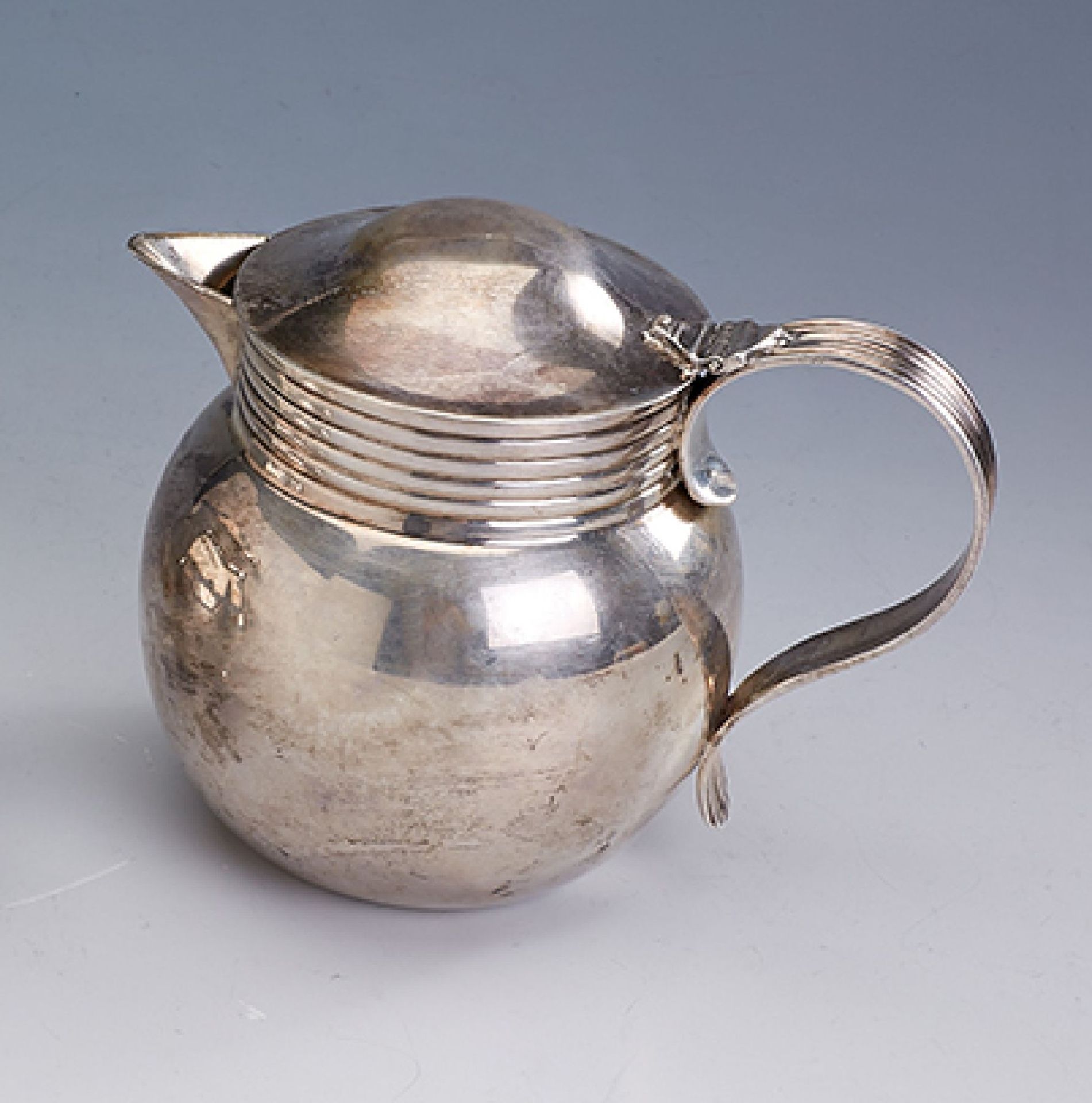 Kleine Kanne, London 1929, ca. 358 g bauchige Form, Rand und Griff gerillt, H ca. 11 cmSmall pot,