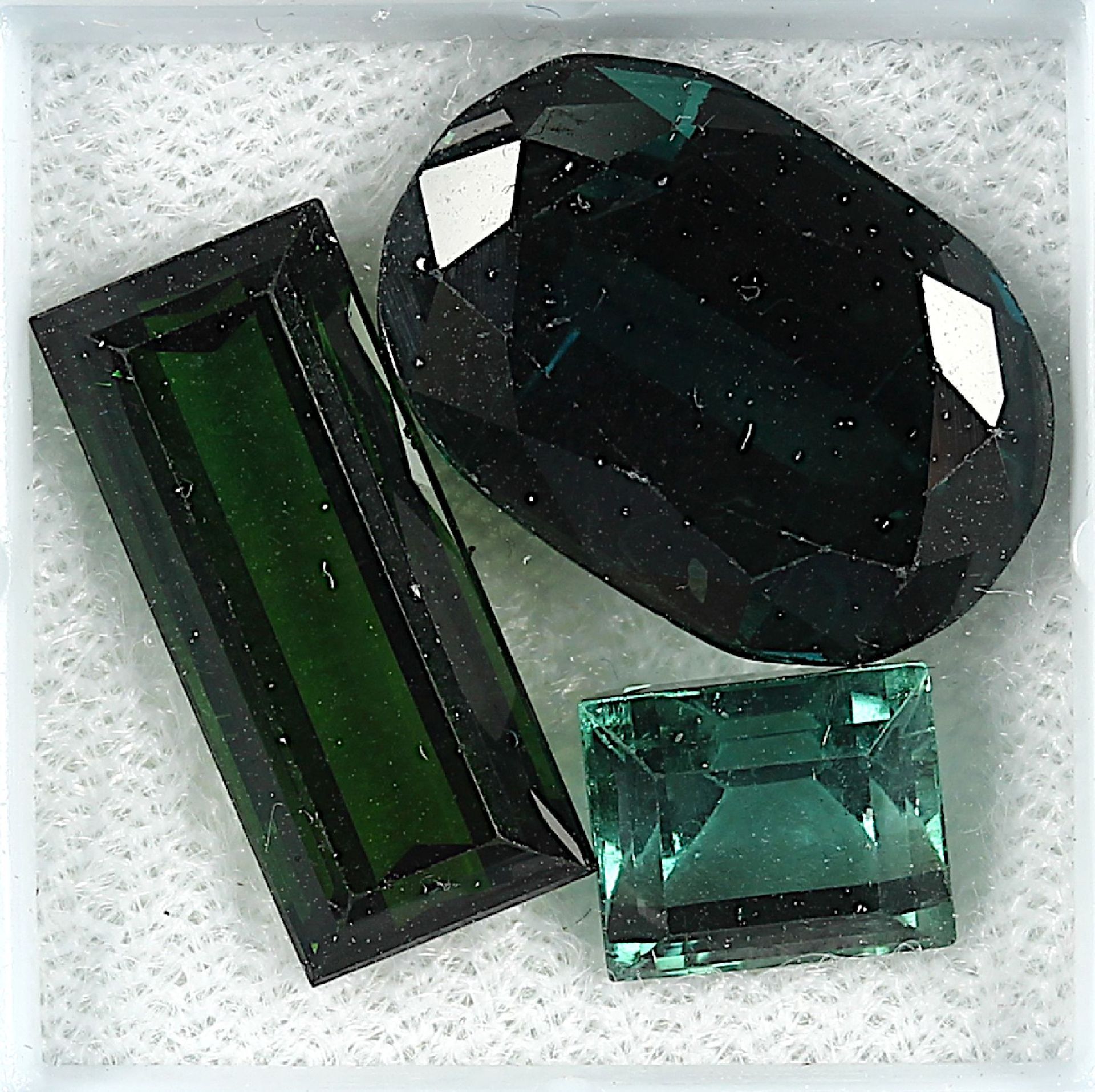 Lot 3 lose Turmaline, best. aus: 1 x oval facett., ca. 11.58 ct, 1 x Baguette, ca. 5.14 ct, 1 x