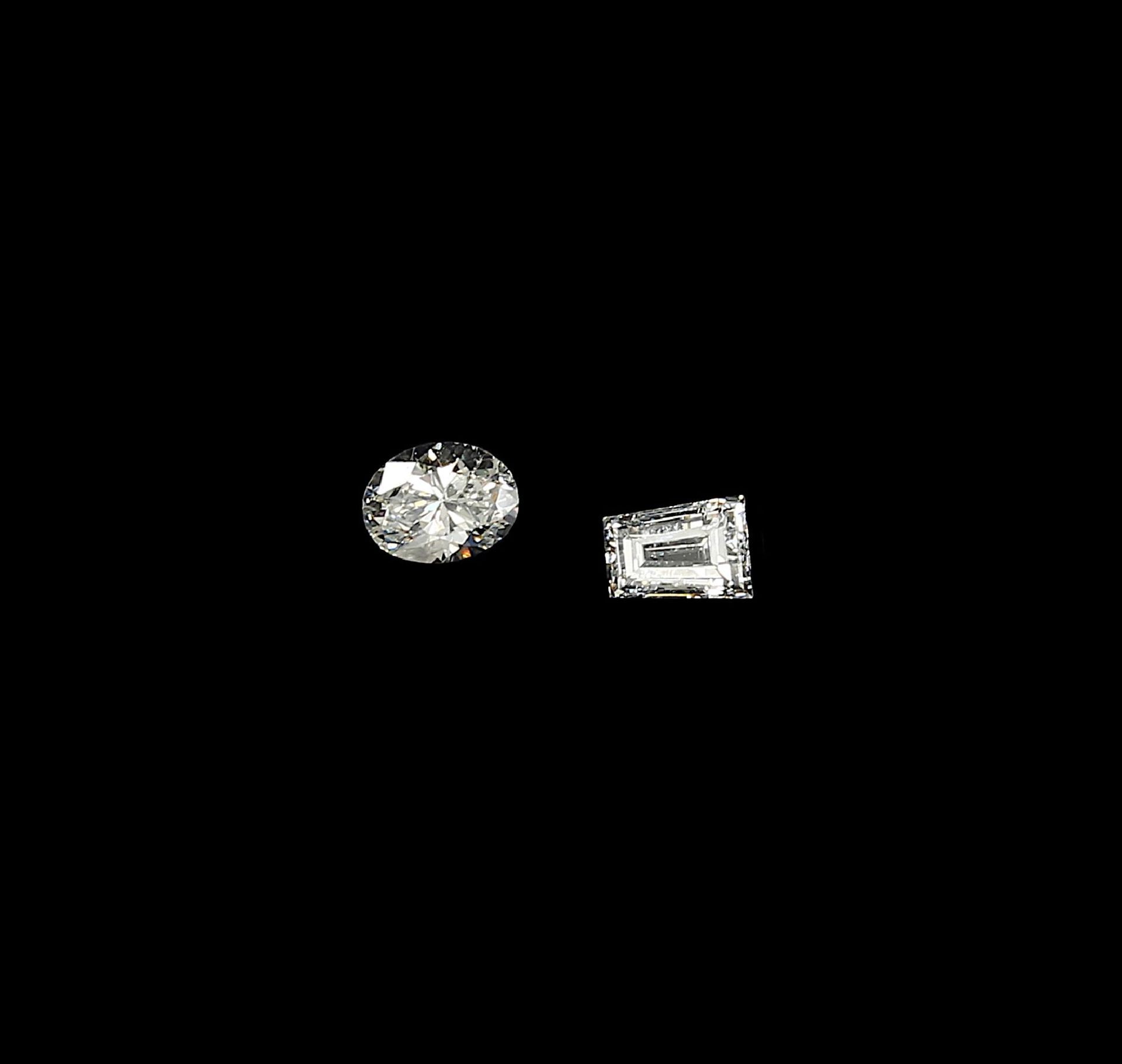 Lot 2 lose Diamanten, zus. ca. 0.4 ct feines Weiß/vs, 1 x oval facett. und 1 x Triangel, versch.