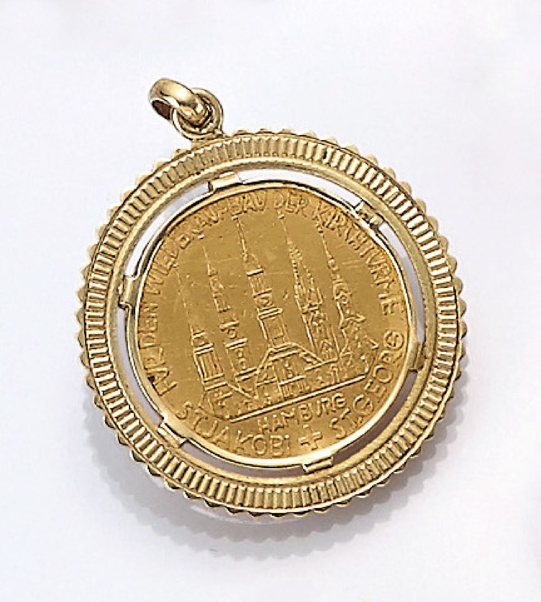 Anhänger mit Medaille, Fassung 585/000, Goldmedaille: Wiederaufbau der Kirchtürme, Hamburg, St.