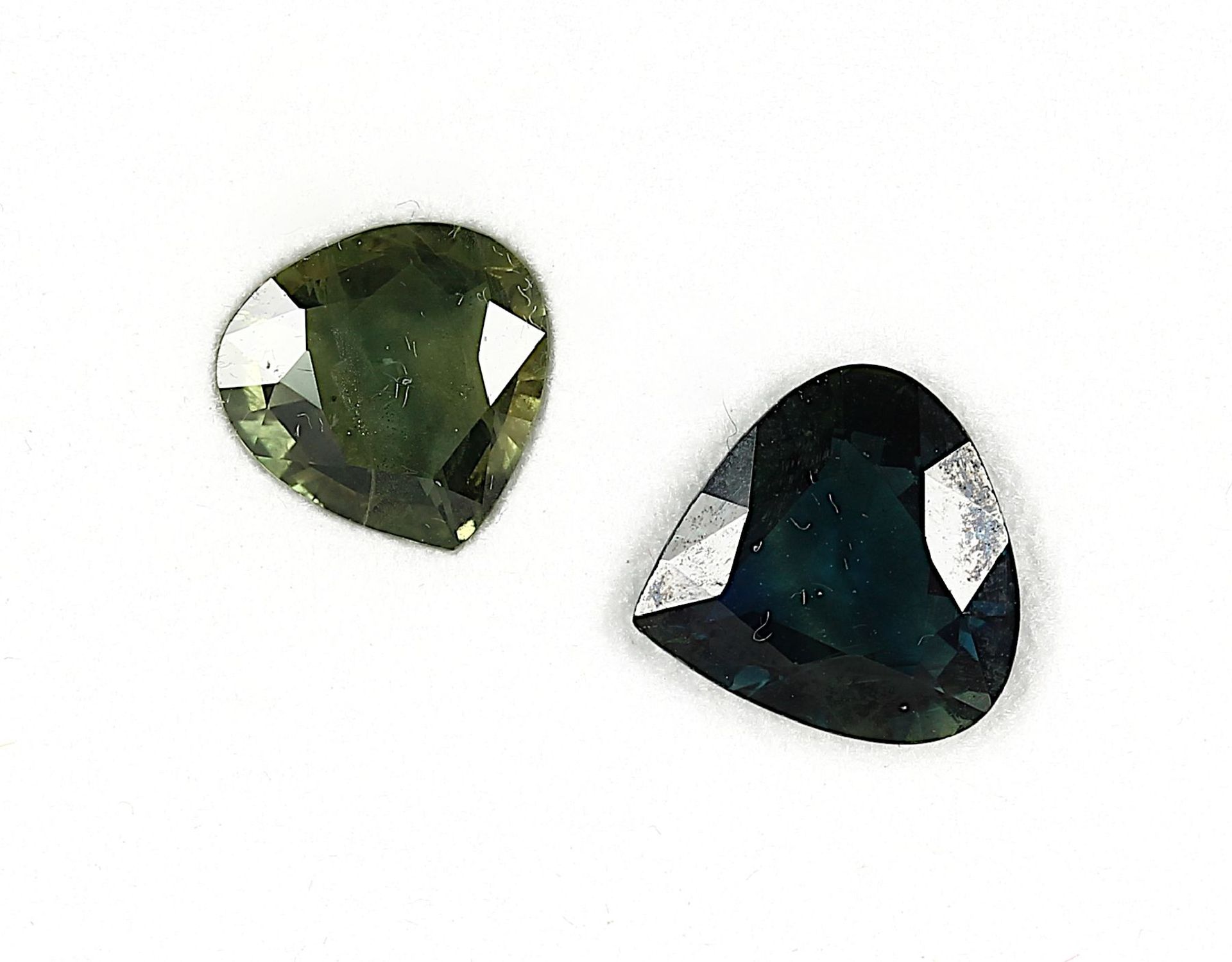 Lot 2 lose Saphire, best. aus: 1 x ca. 4.3 ct, tropfenf. facett., 1 x ca. 3 ct, tropfenf.facett.,