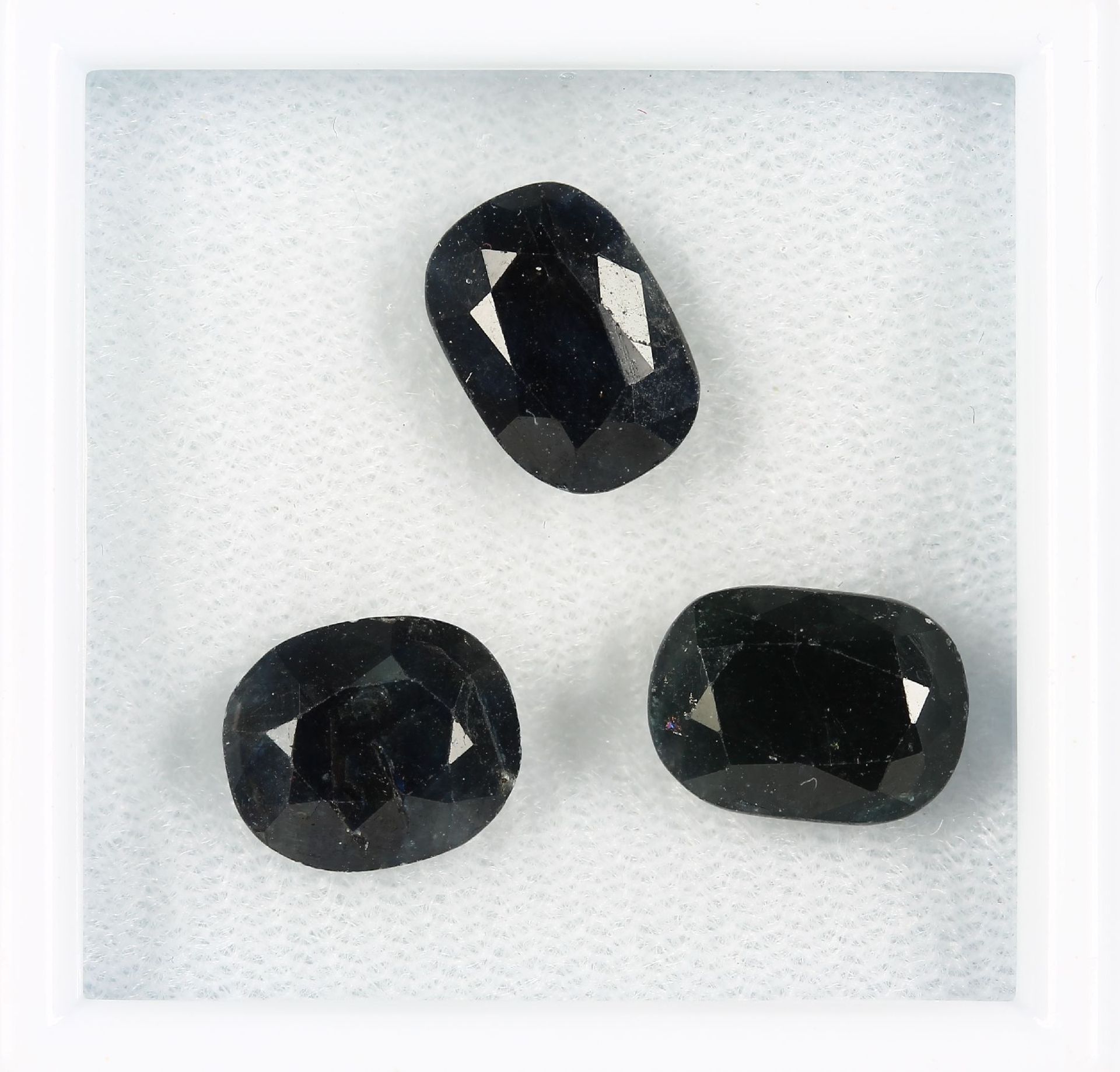 Lot 3 lose facett. Saphire zus. 16.27 ct, 1 x oval, 2 x rechteckig Schätzpreis: 1400, - EURLot 3