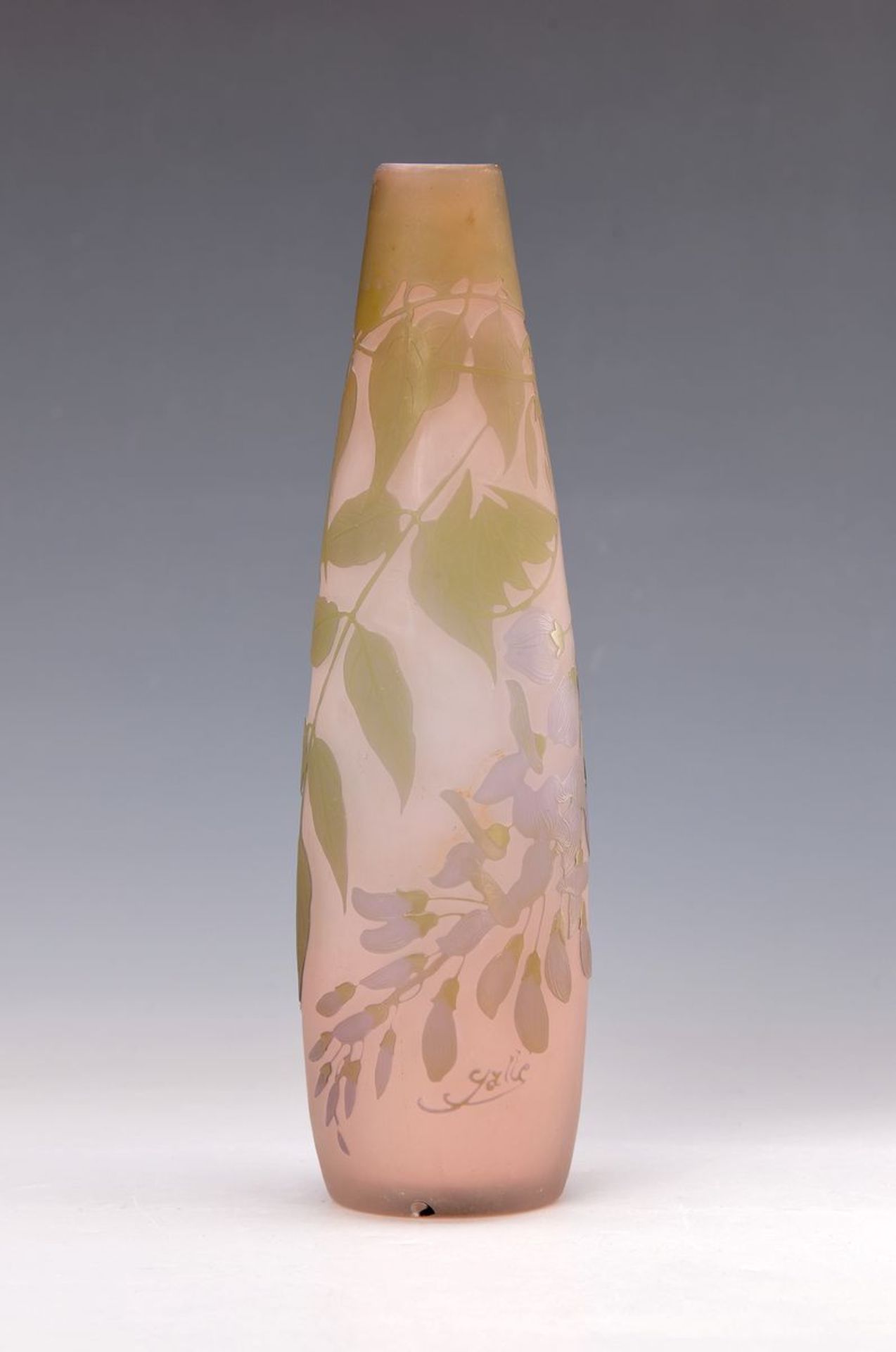 Vase, Gallé, um 1925-30, floraler Dekor, zwischen den Schichten roséfarben eingepudert, hellgrün und